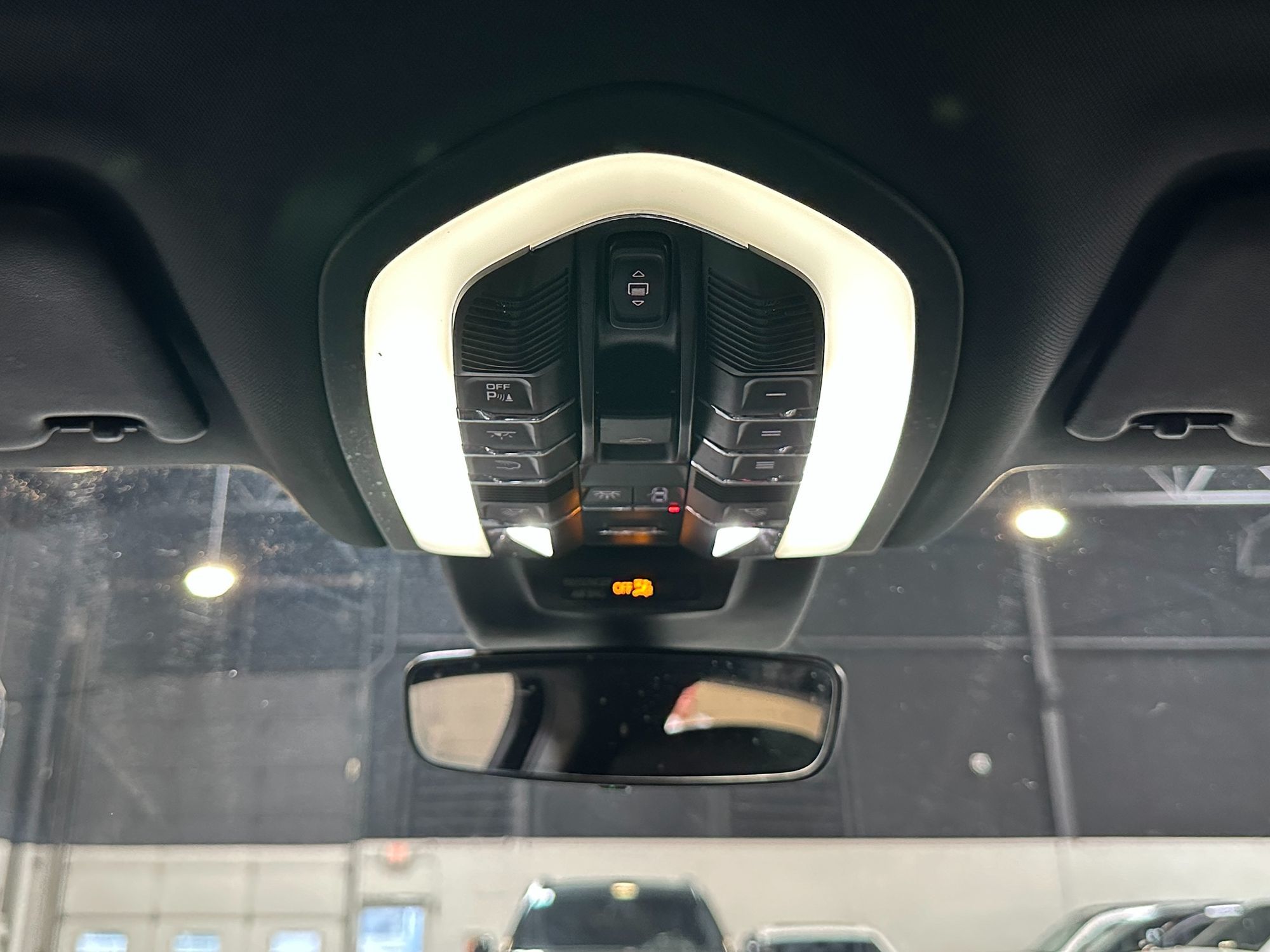 2021 Porsche Macan Base photo 30