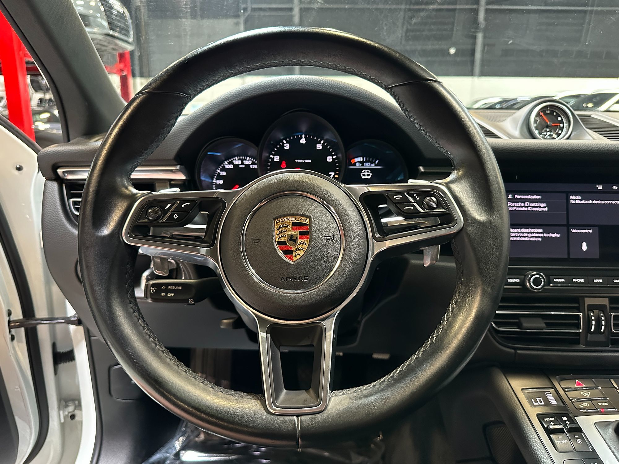 2021 Porsche Macan Base photo 19