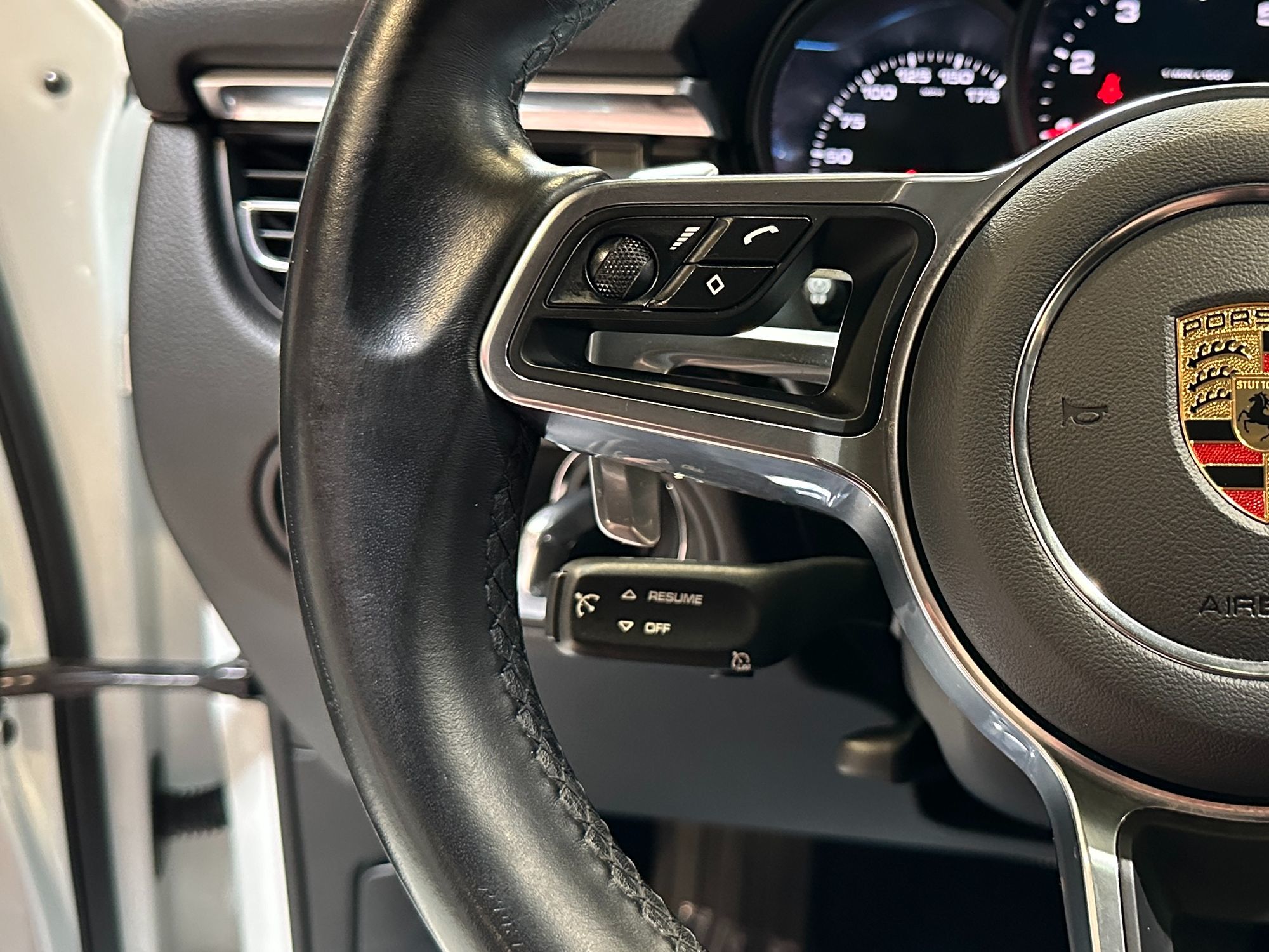 2021 Porsche Macan Base photo 20