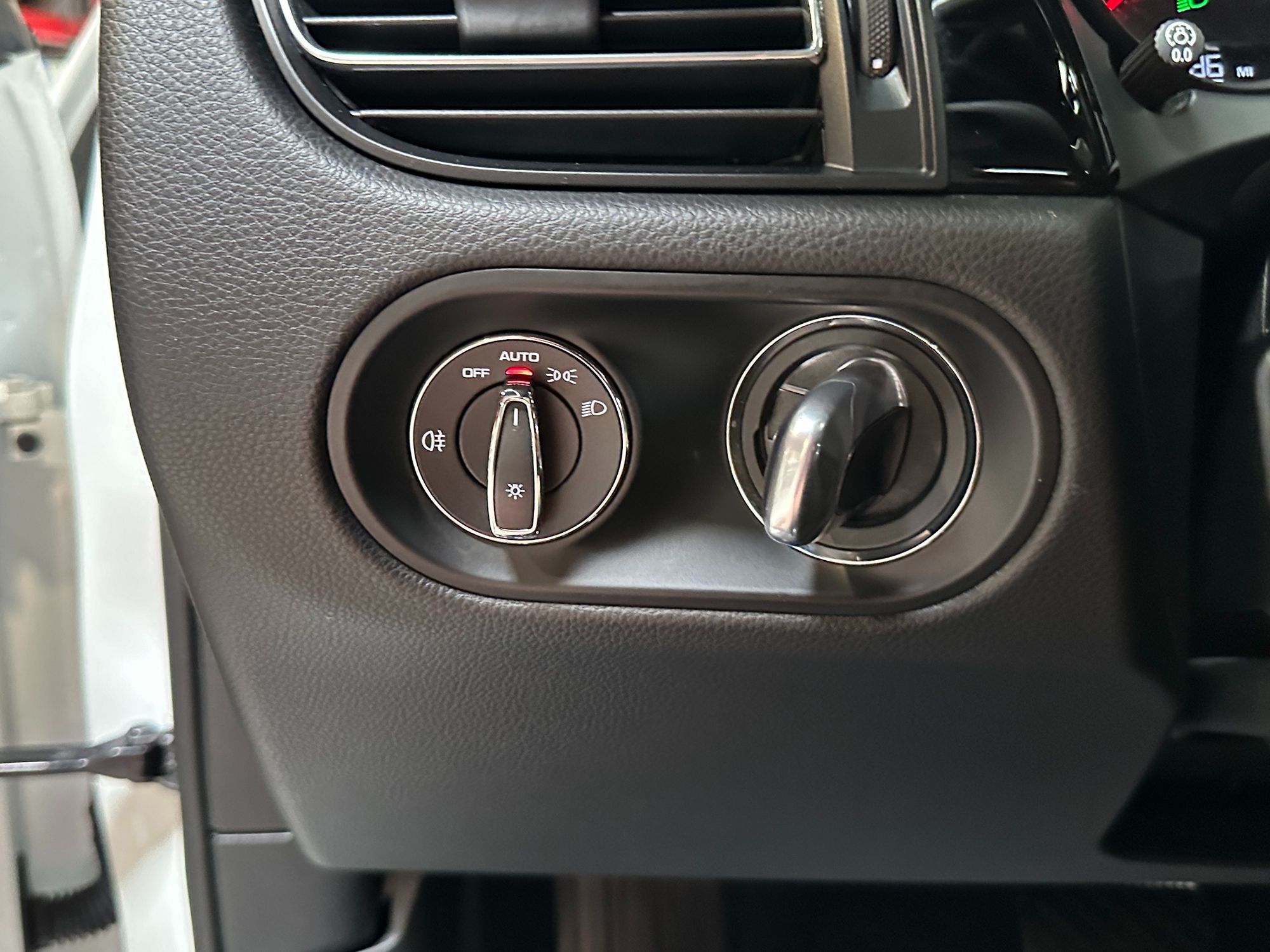 2021 Porsche Macan Base photo 17