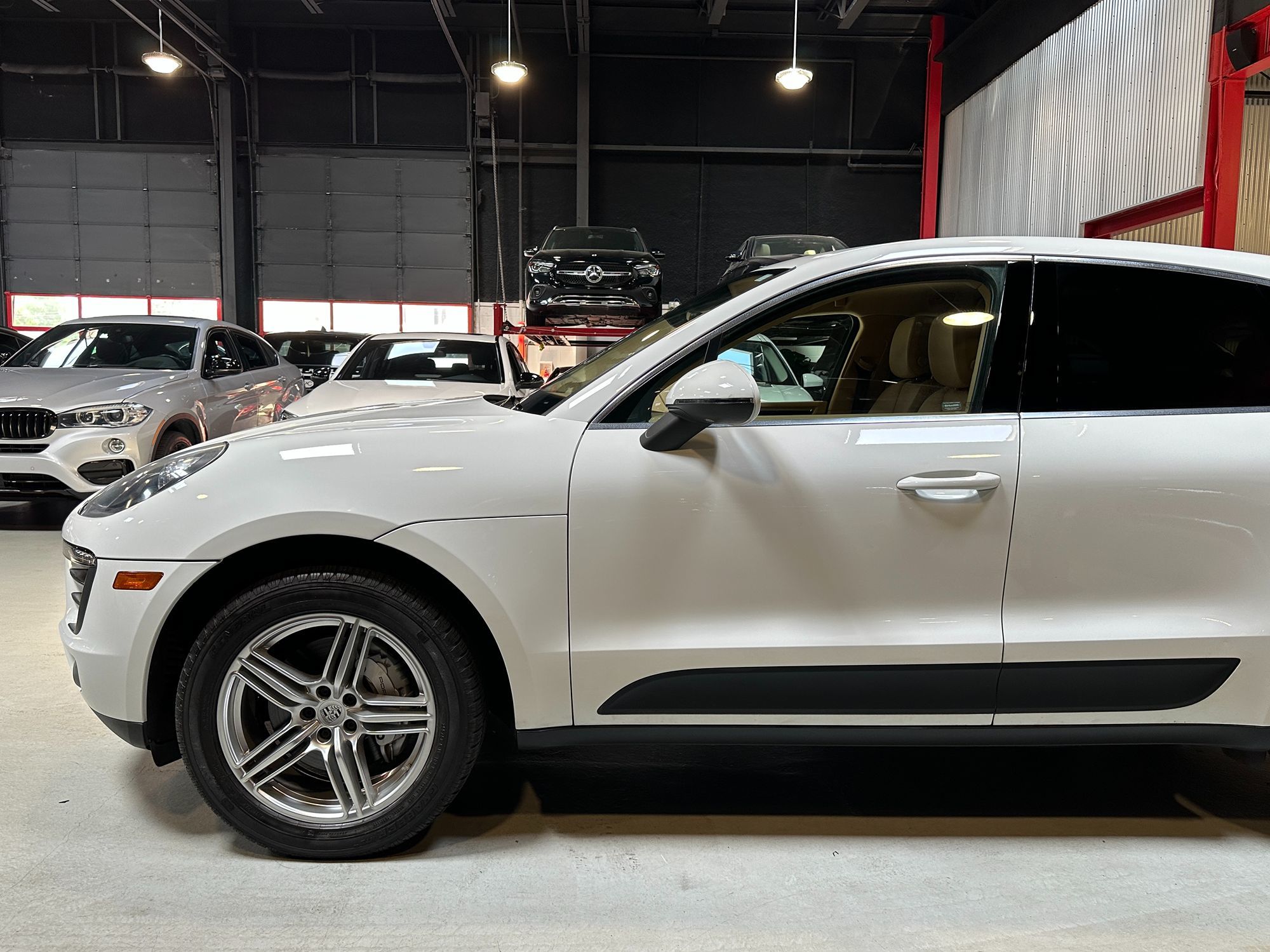2017 Porsche Macan S photo 2