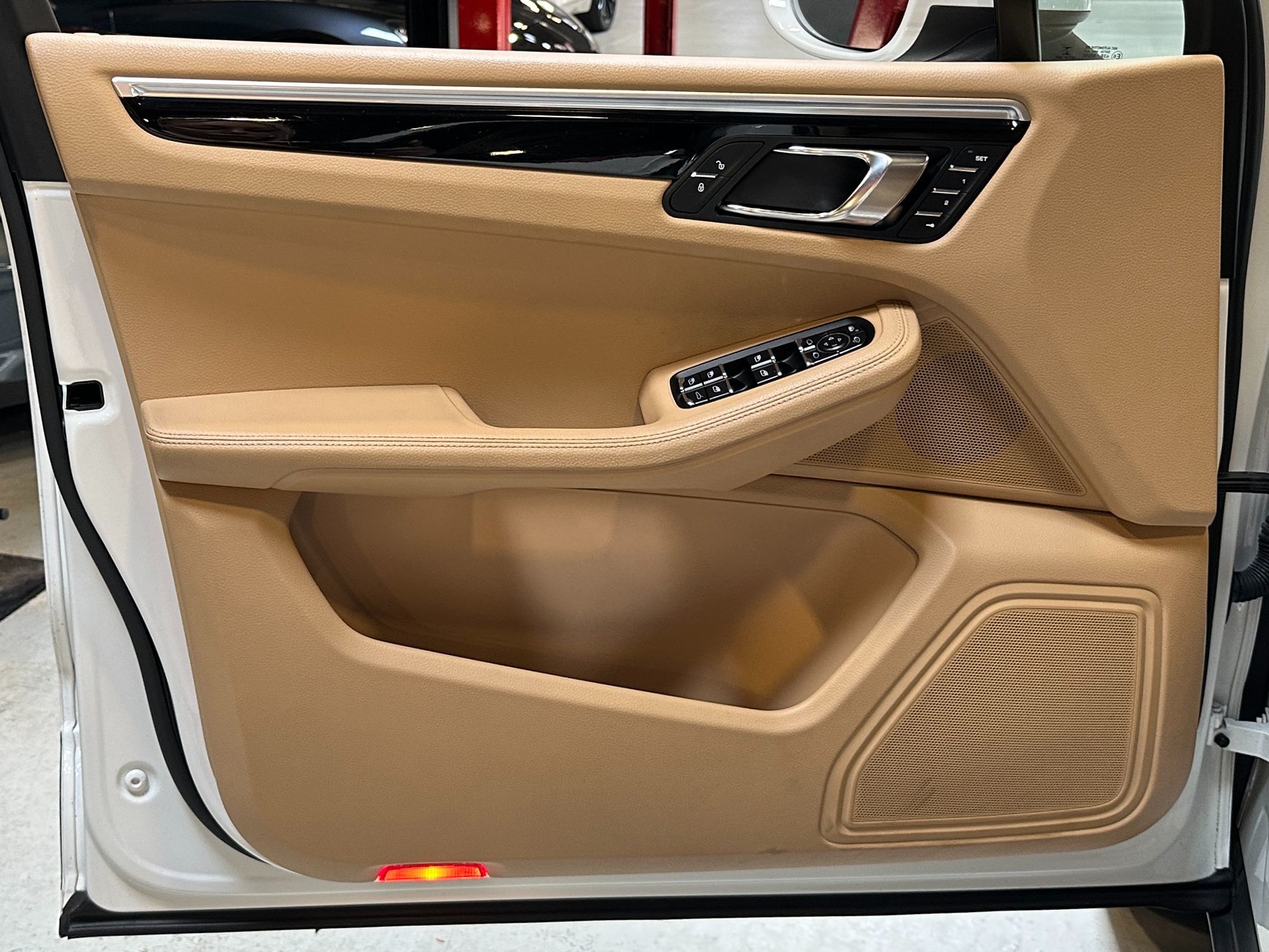 2017 Porsche Macan S photo 15