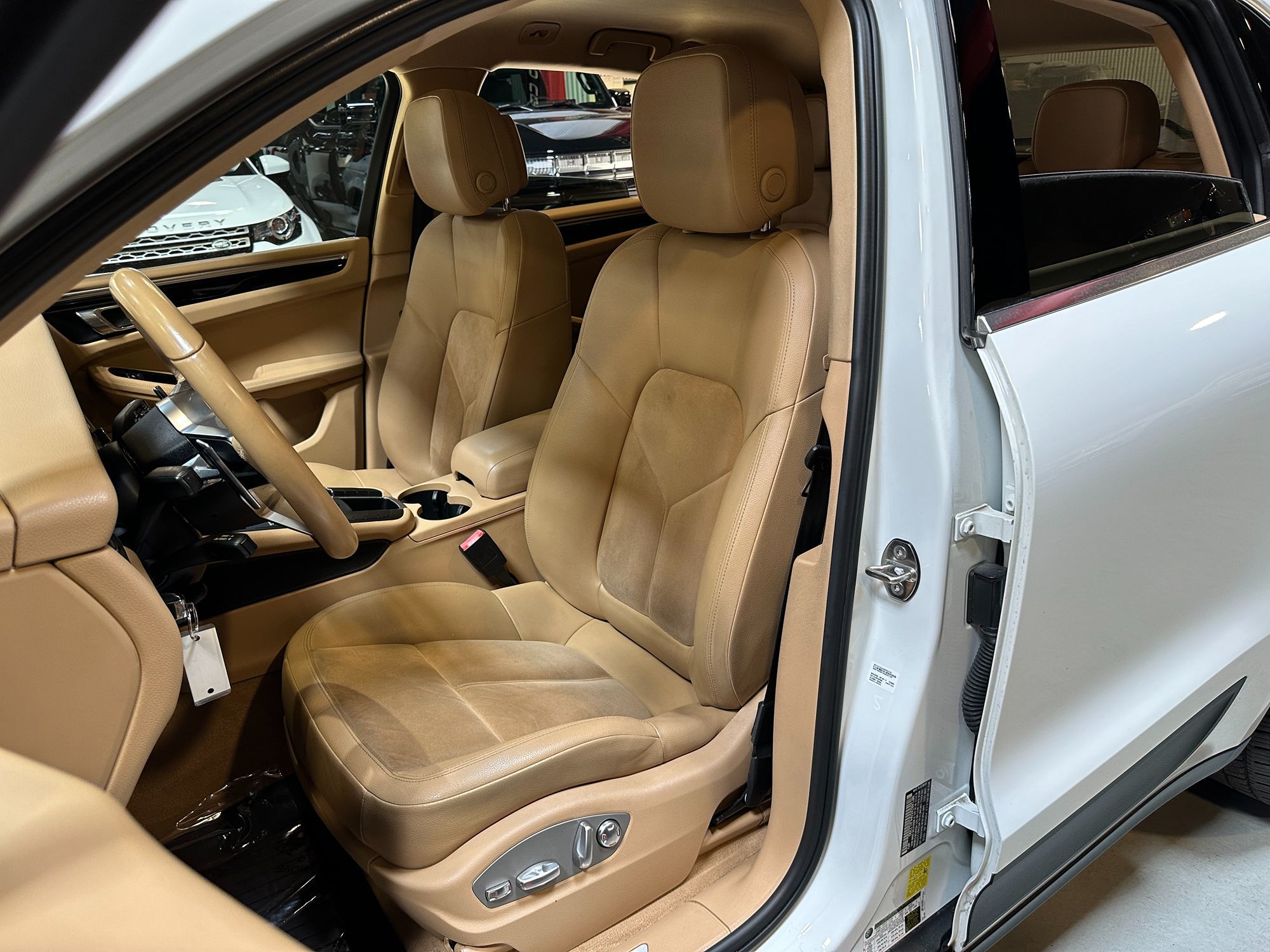 2017 Porsche Macan S photo 16