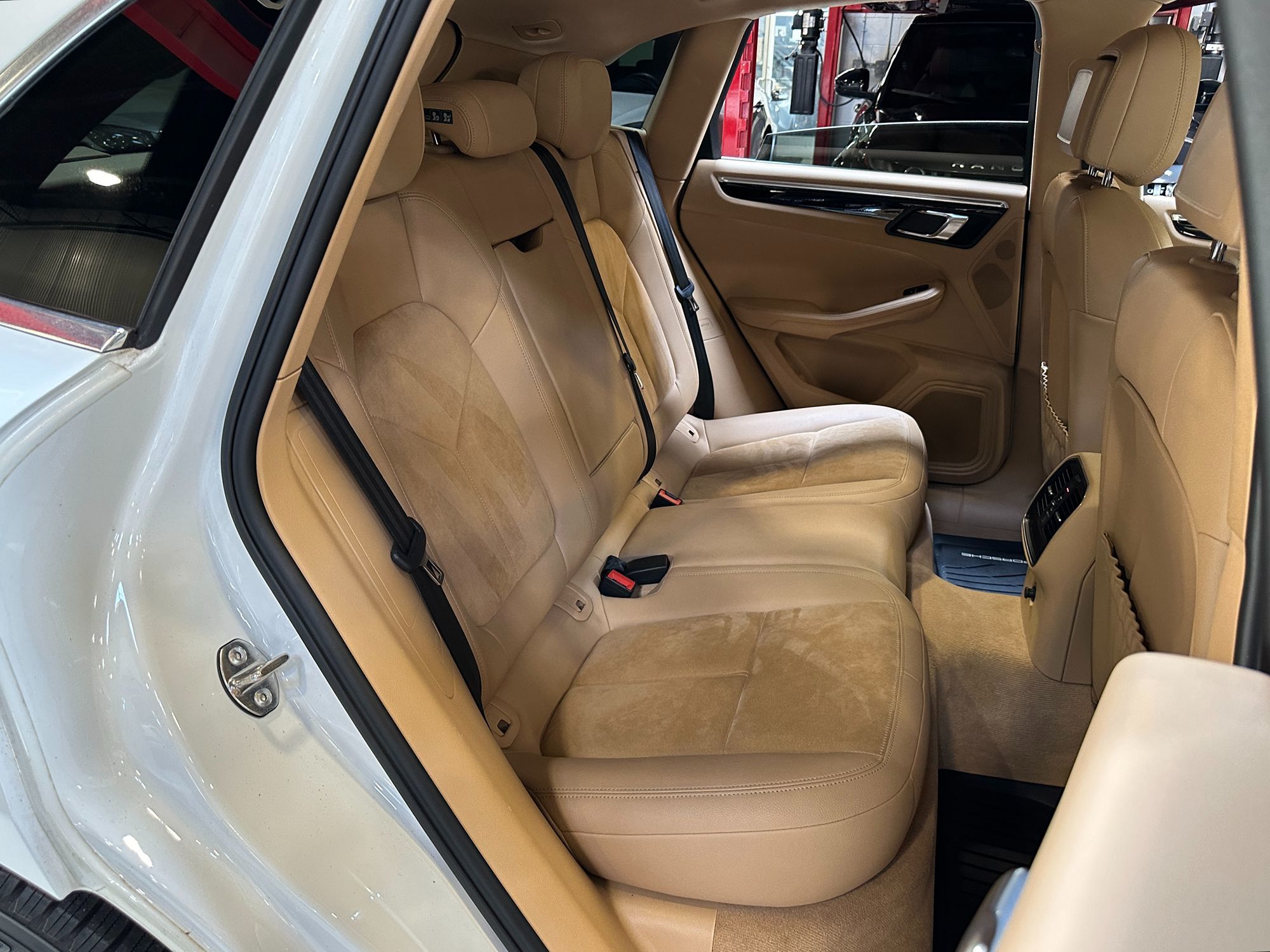 2017 Porsche Macan S photo 27