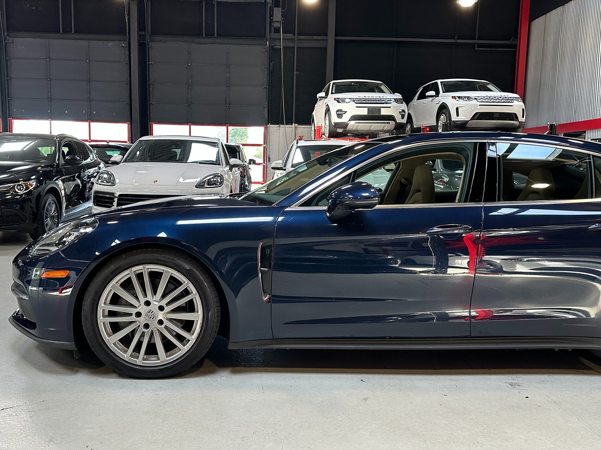 2018 Porsche Panamera 4S photo 2