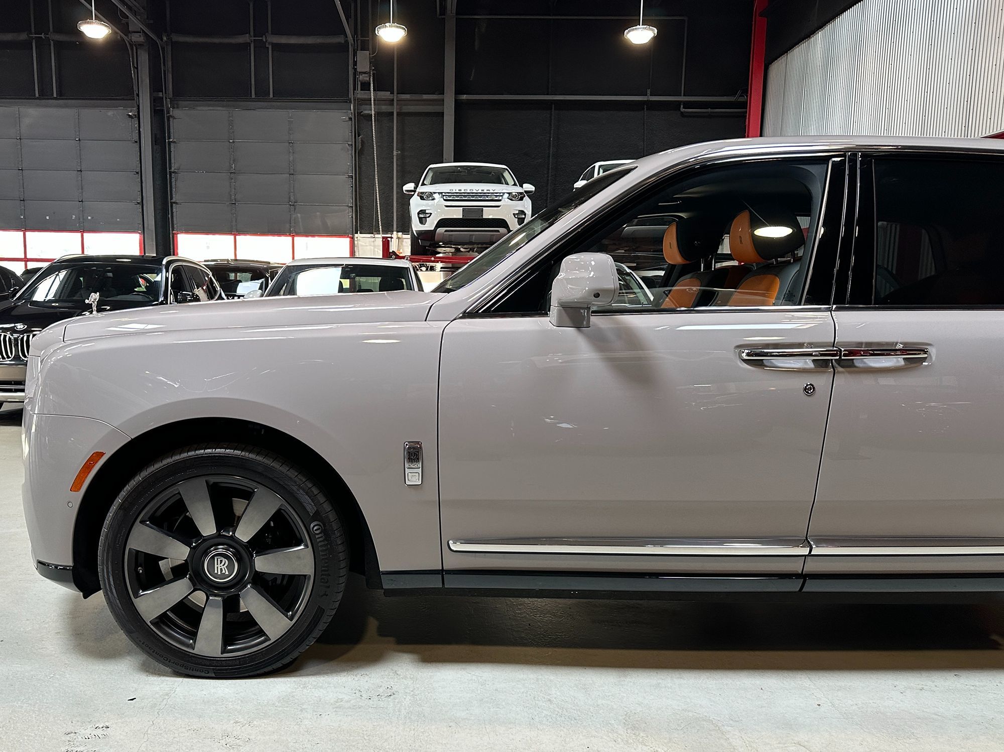2025 Rolls Royce Cullinan photo 2