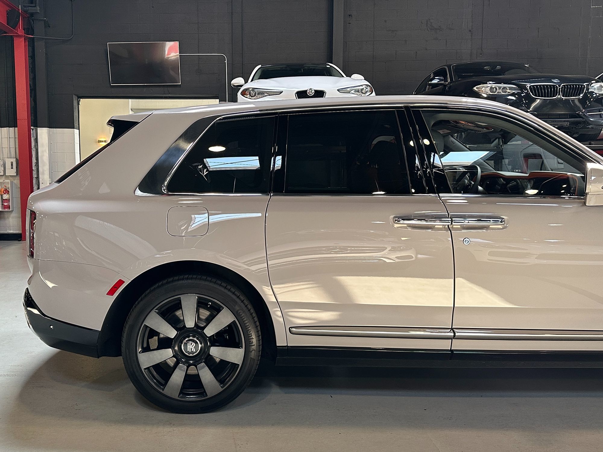 2025 Rolls Royce Cullinan photo 9