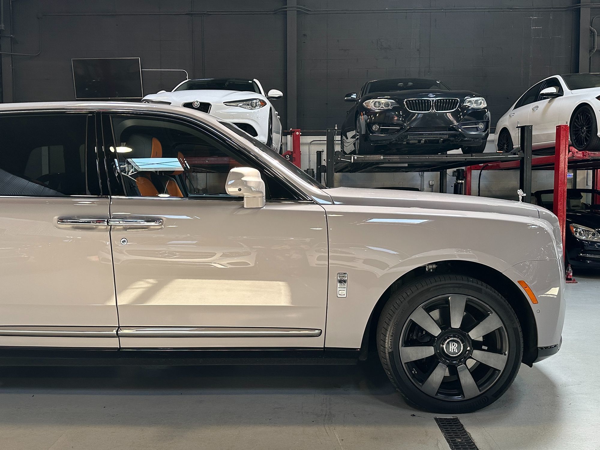 2025 Rolls Royce Cullinan photo 11