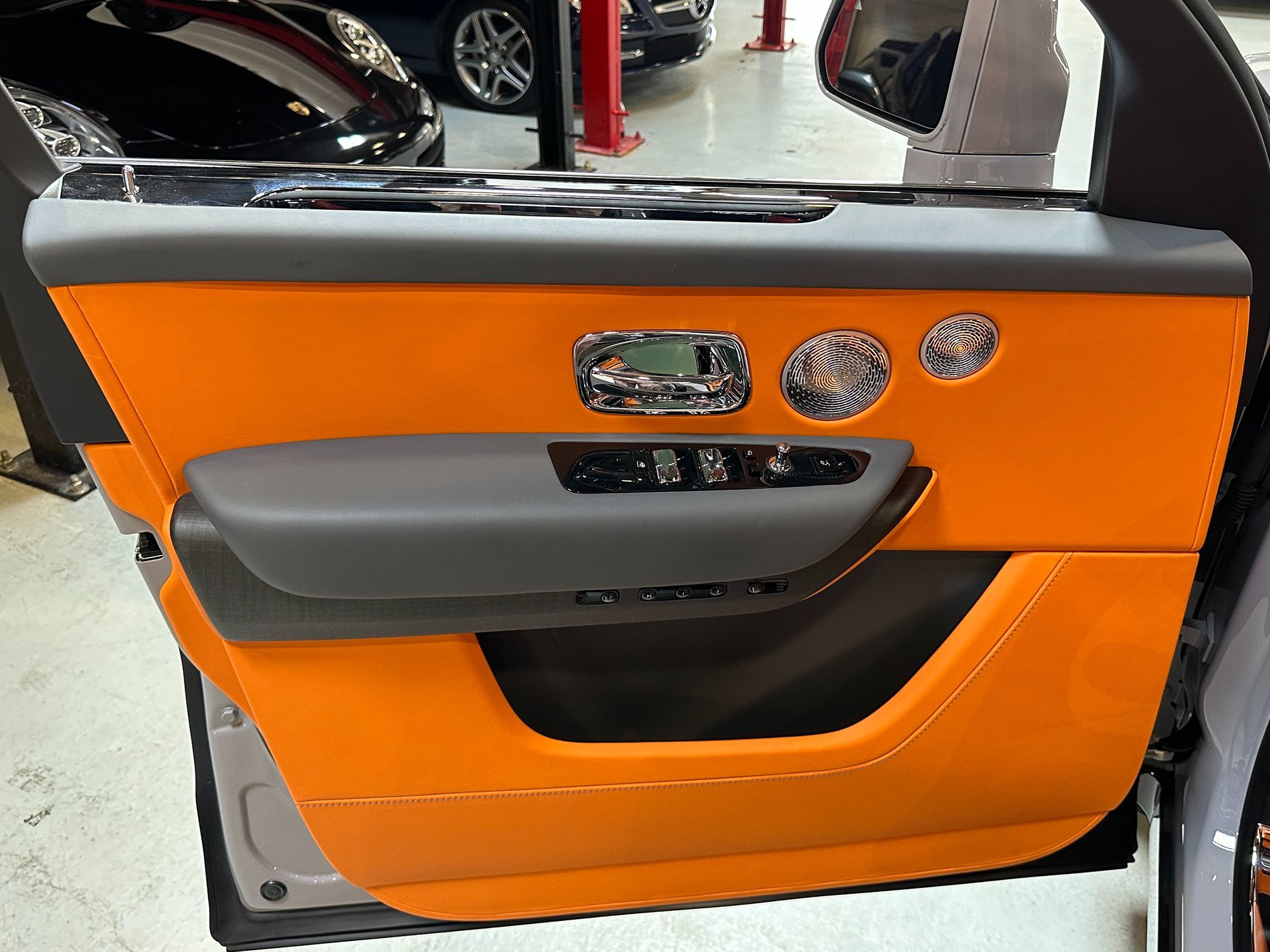 2025 Rolls Royce Cullinan photo 16