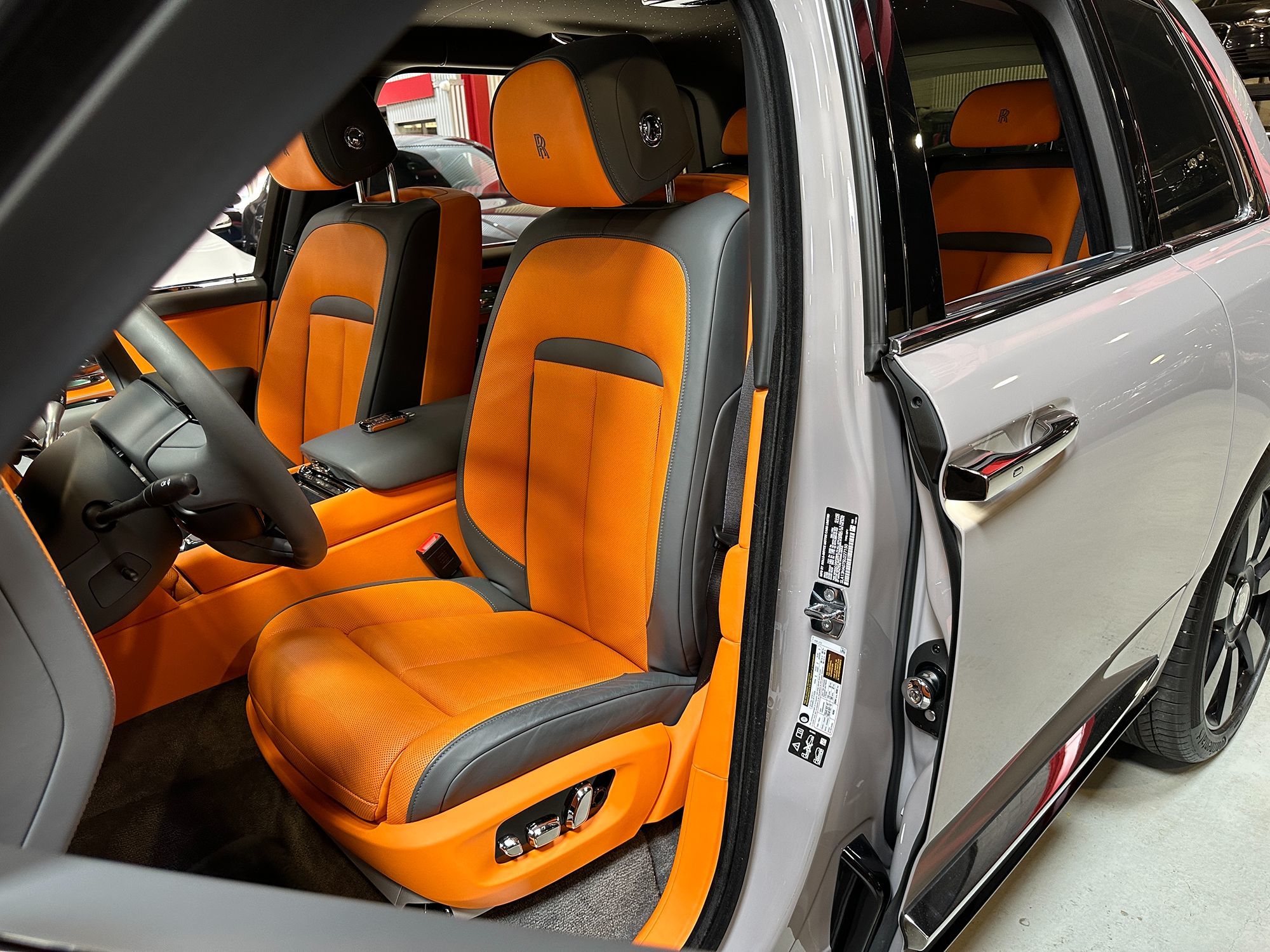 2025 Rolls Royce Cullinan photo 17