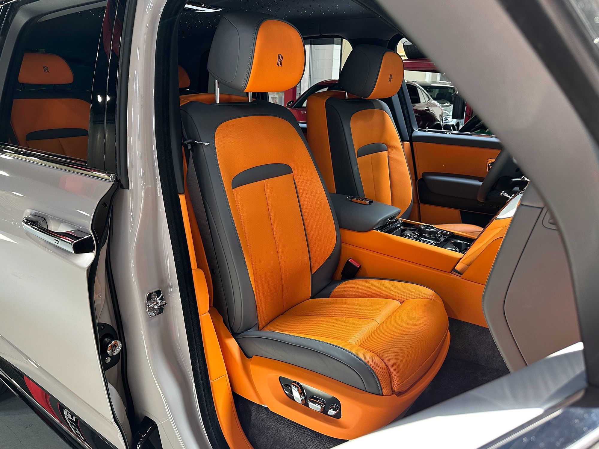 2025 Rolls Royce Cullinan photo 32