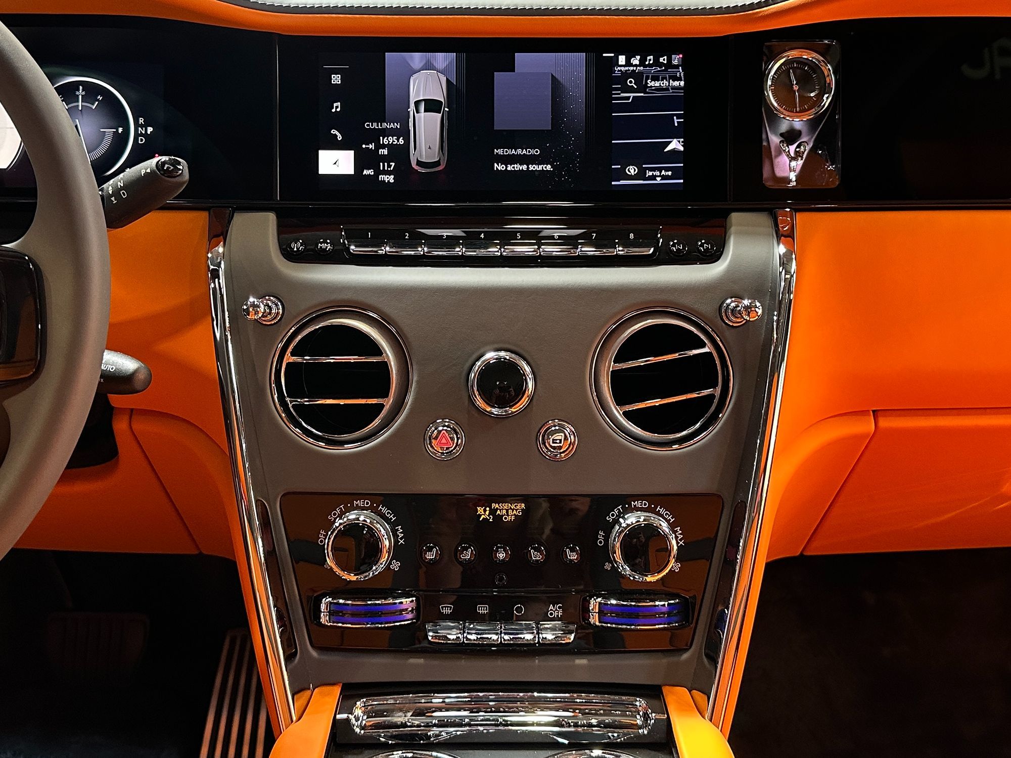 2025 Rolls Royce Cullinan photo 23
