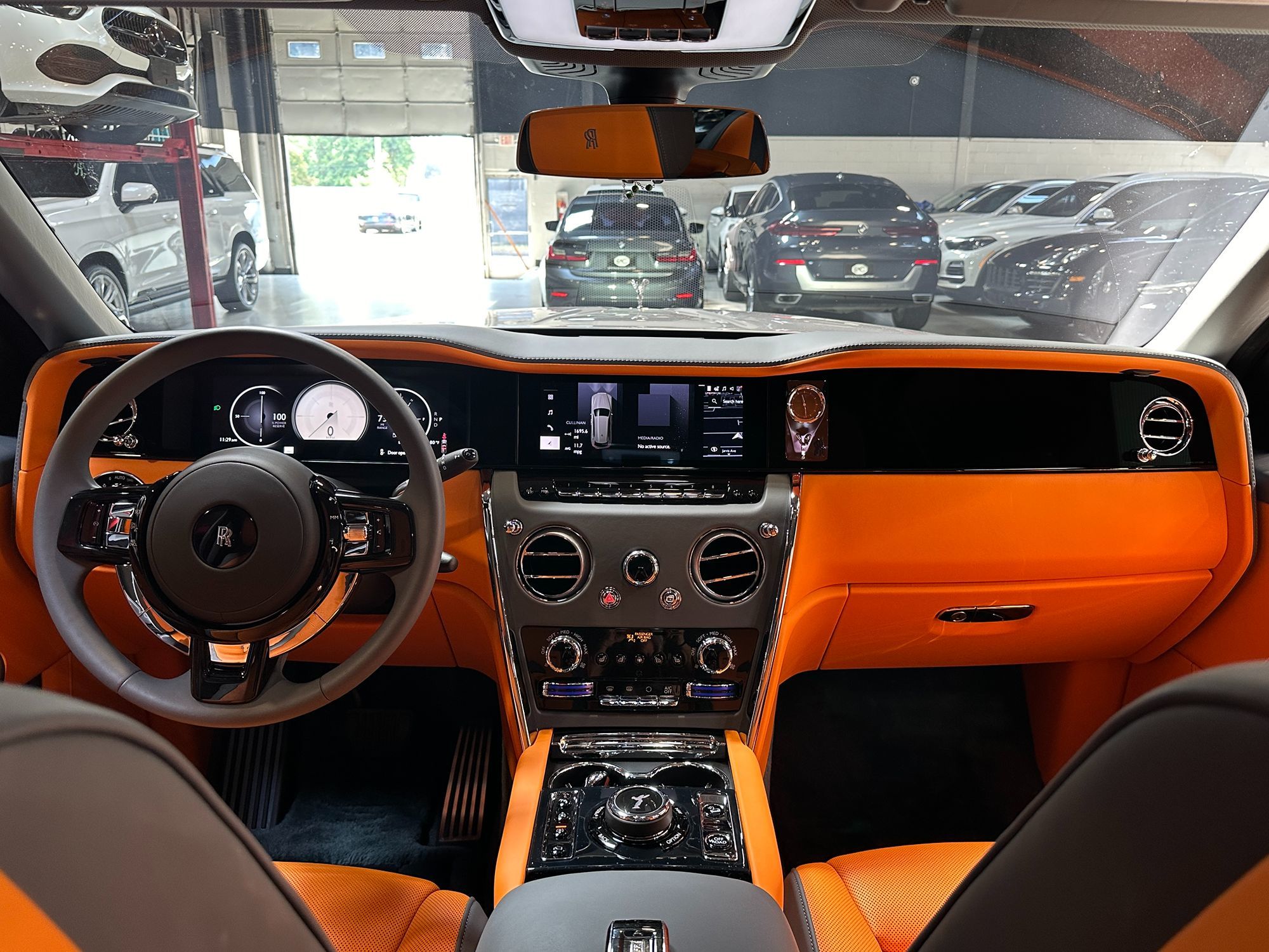 2025 Rolls Royce Cullinan photo 25
