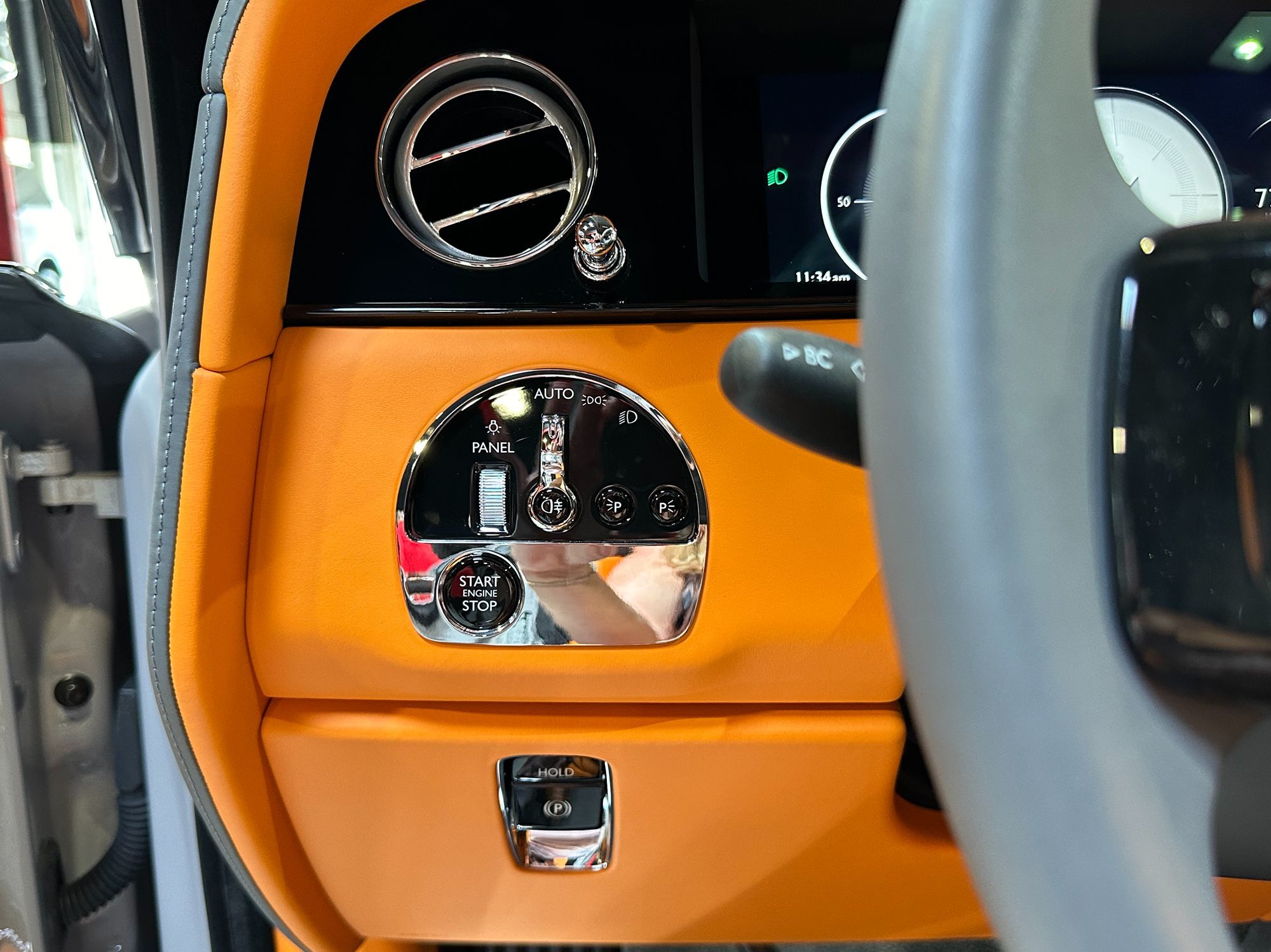 2025 Rolls Royce Cullinan photo 18