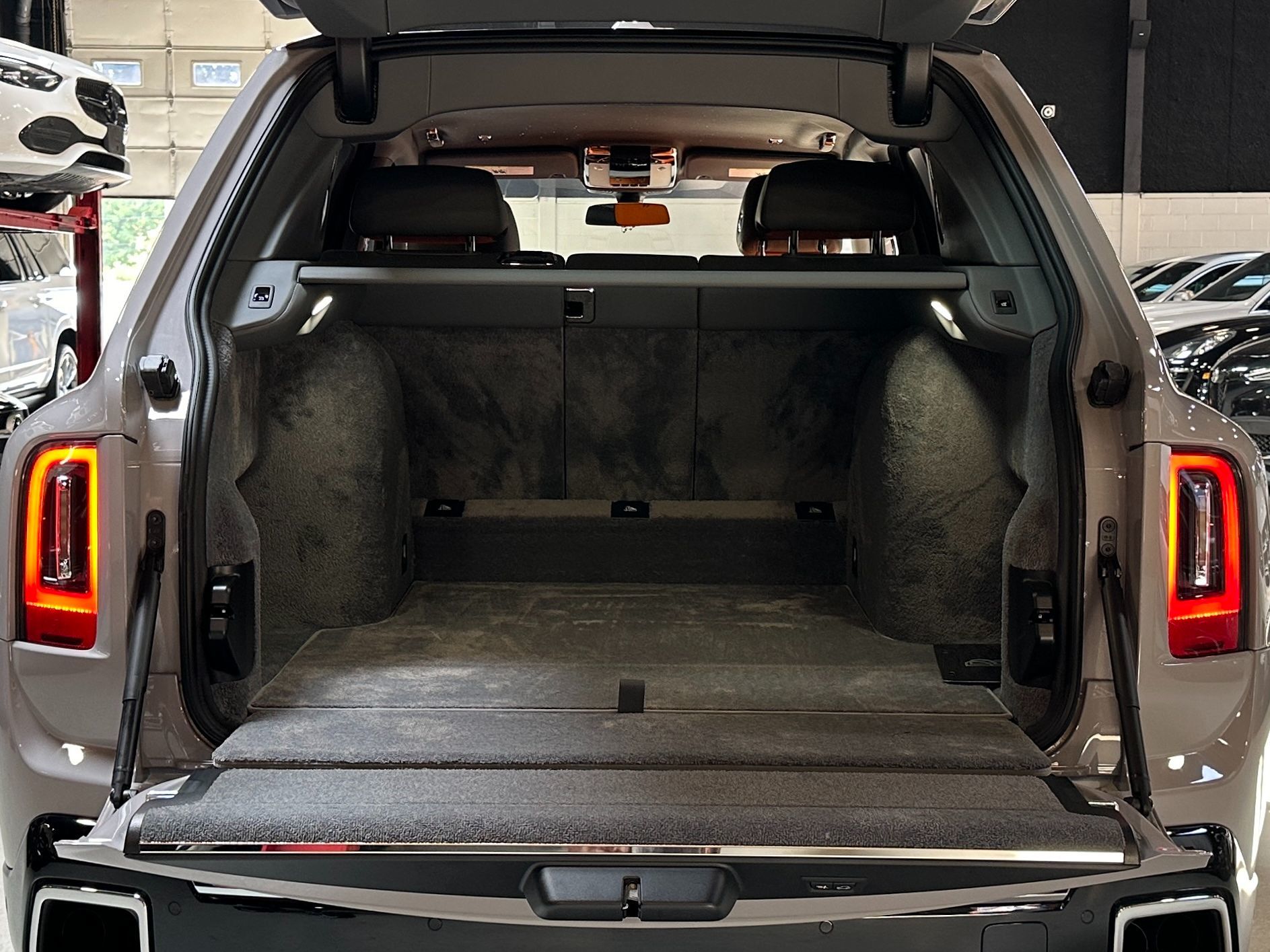 2025 Rolls Royce Cullinan photo 34