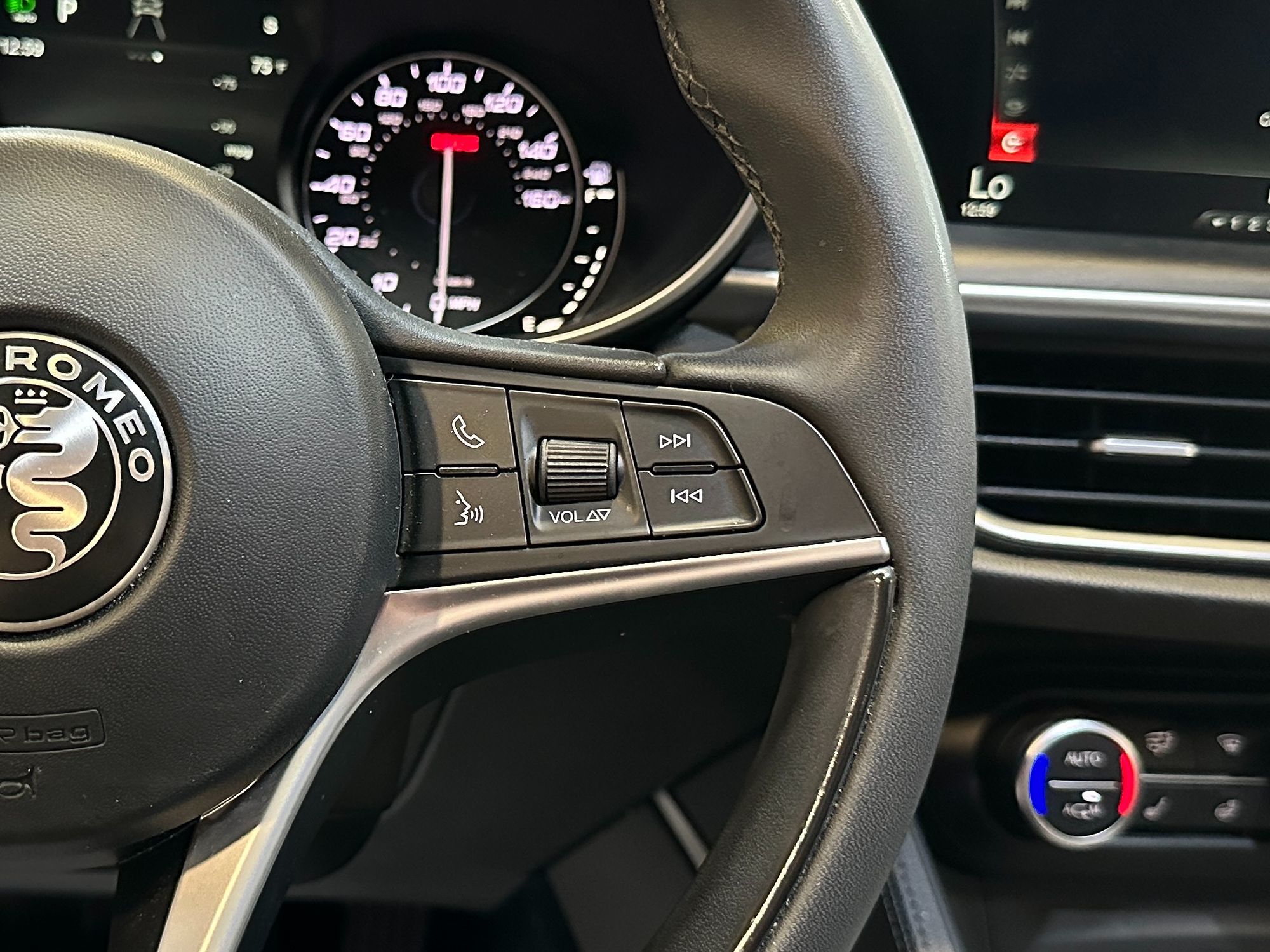 2018 Alfa Romeo Stelvio Ti photo 21