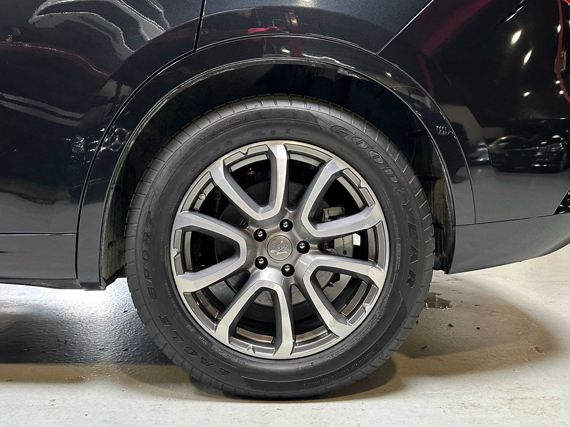 2018 Maserati Levante GranLusso photo 3