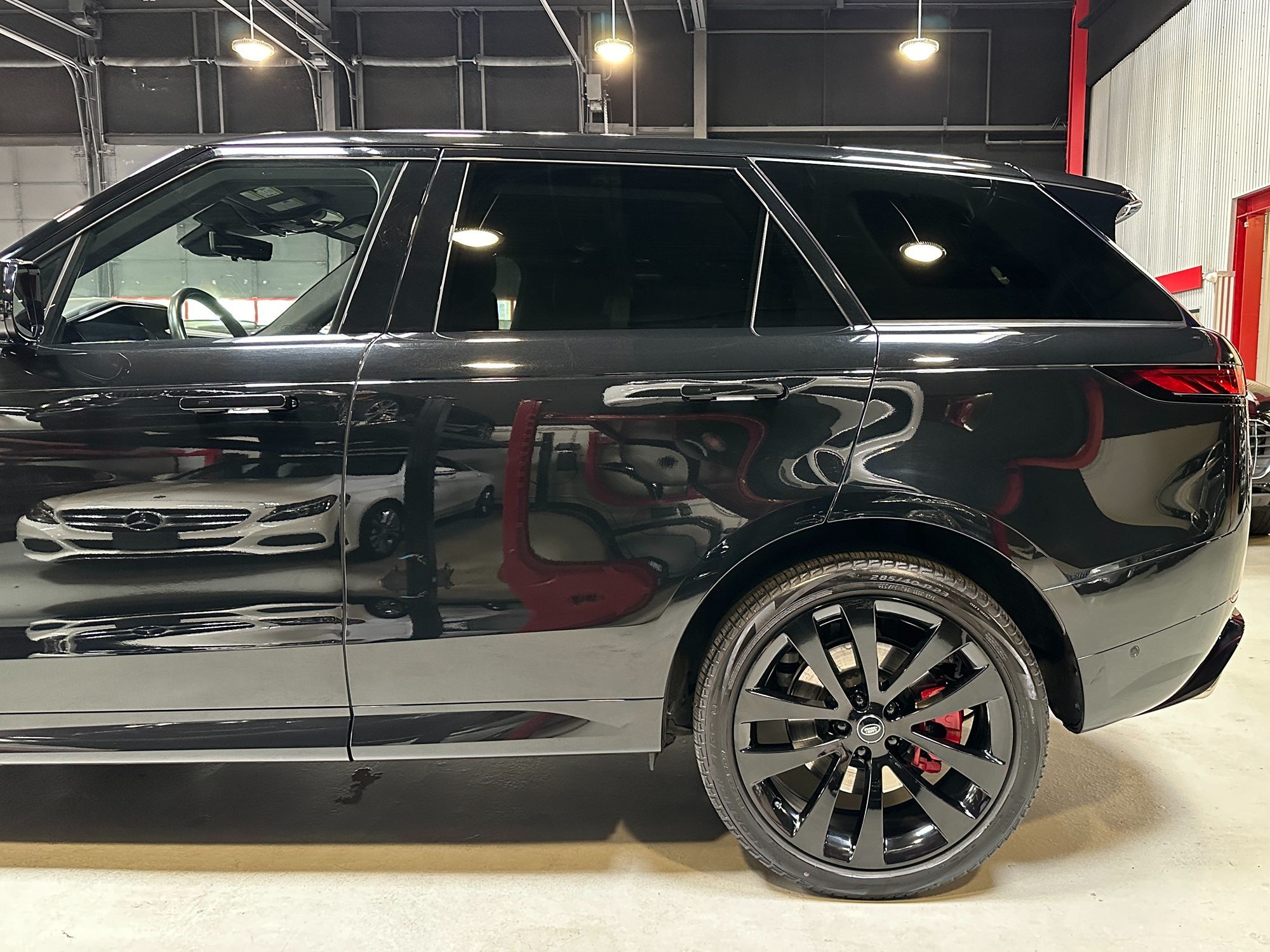 2023 Land Rover Range Rover Sport photo 2