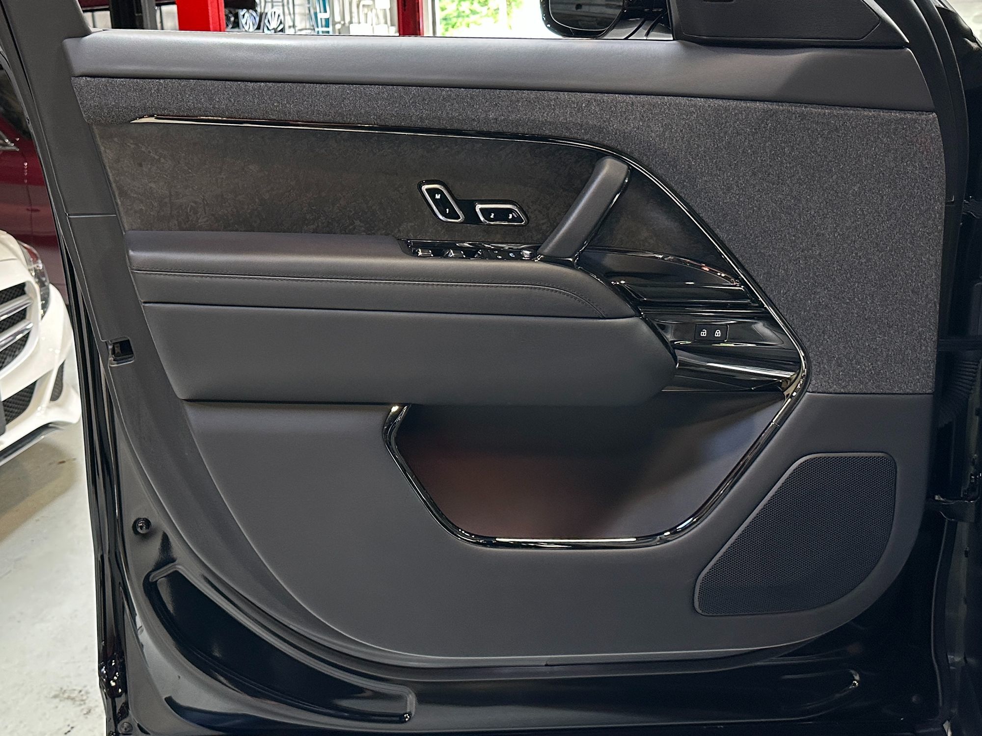 2023 Land Rover Range Rover Sport photo 12
