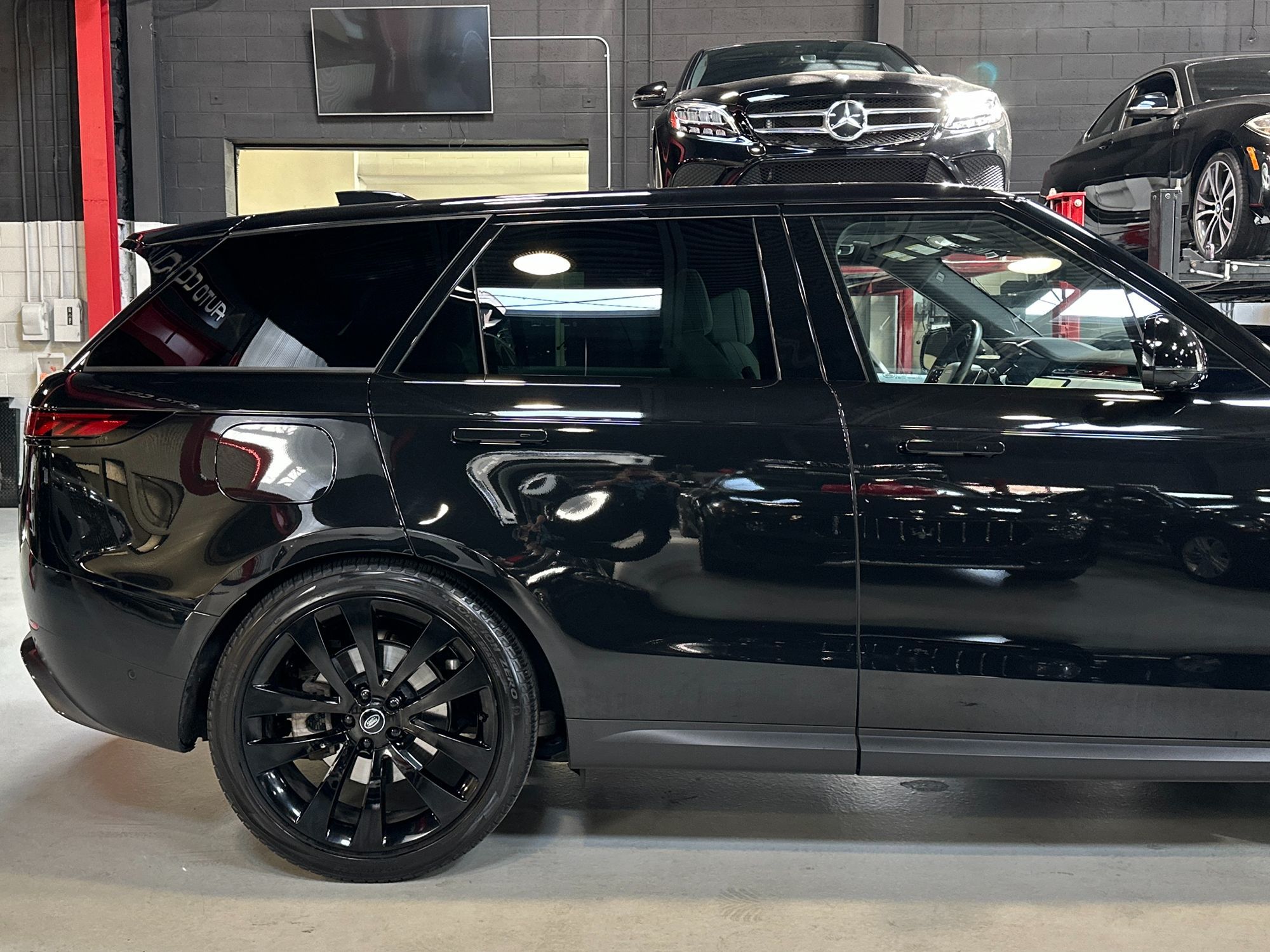 2024 Land Rover Range Rover Sport SE photo 9