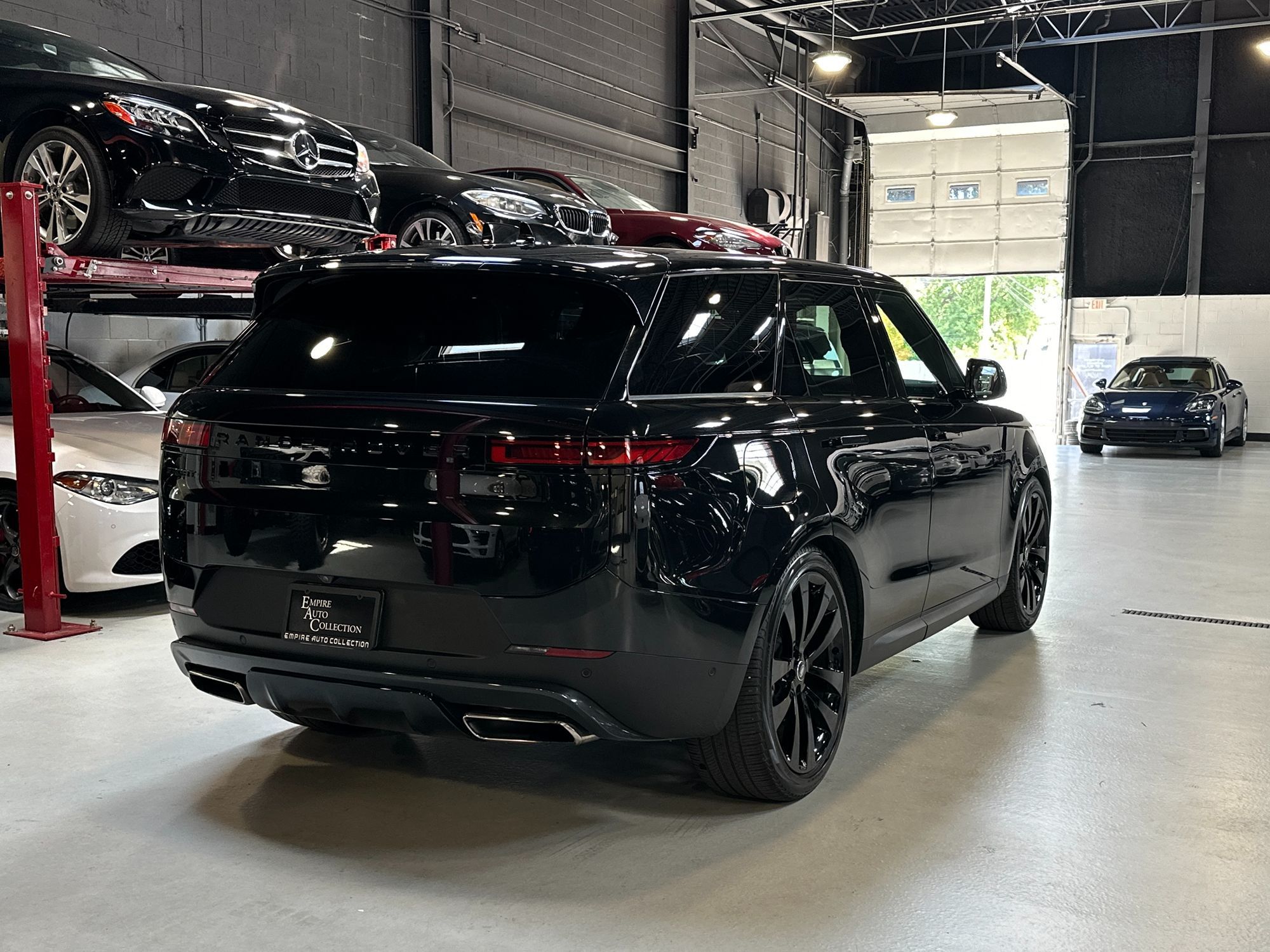 2024 Land Rover Range Rover Sport SE photo 8