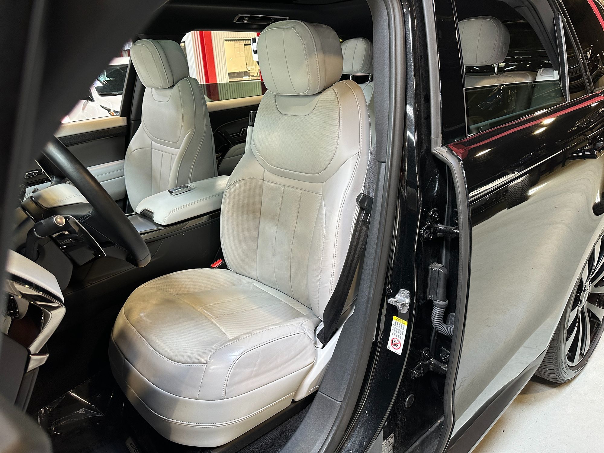 2024 Land Rover Range Rover Sport SE photo 16