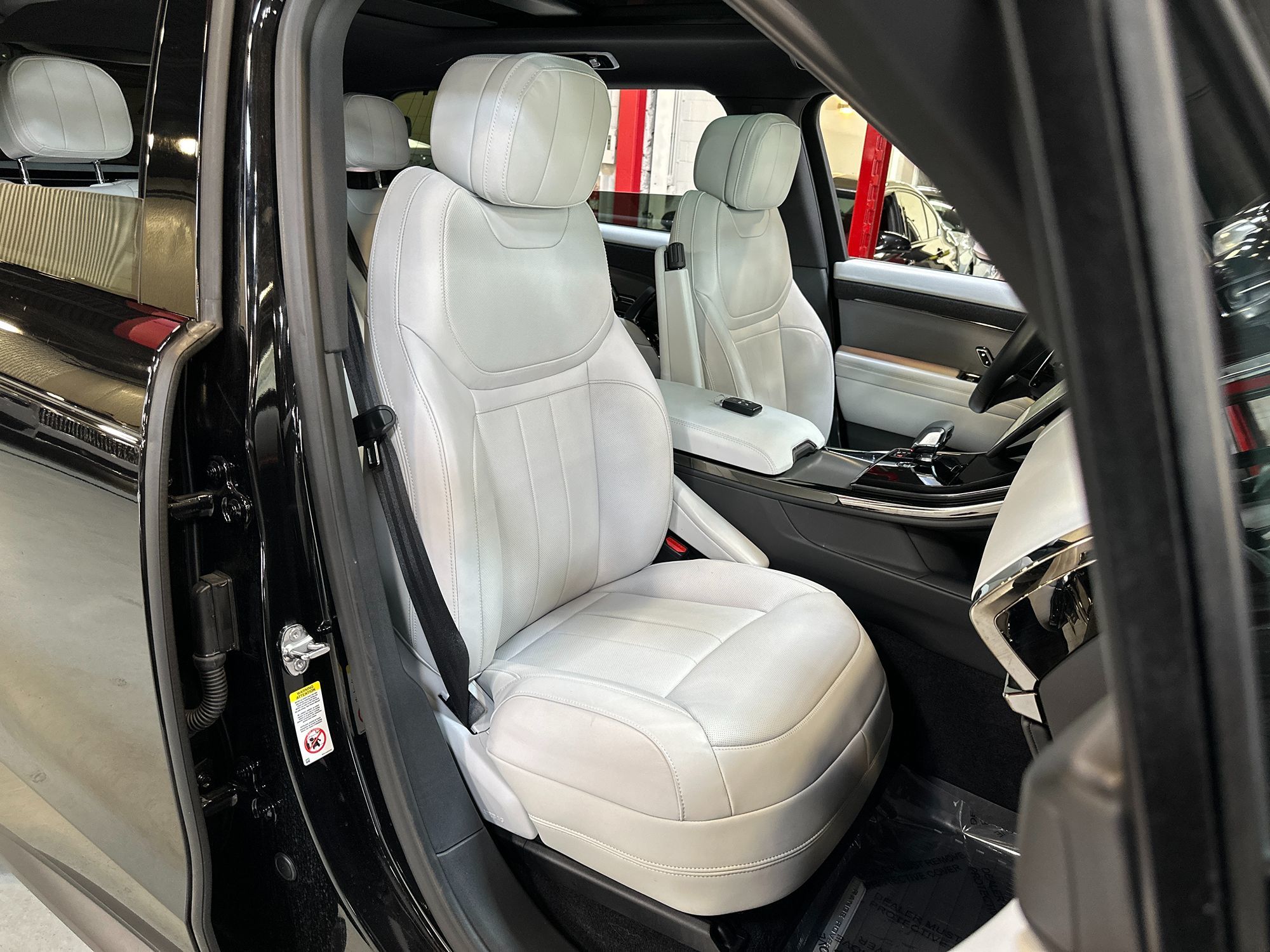 2024 Land Rover Range Rover Sport SE photo 28