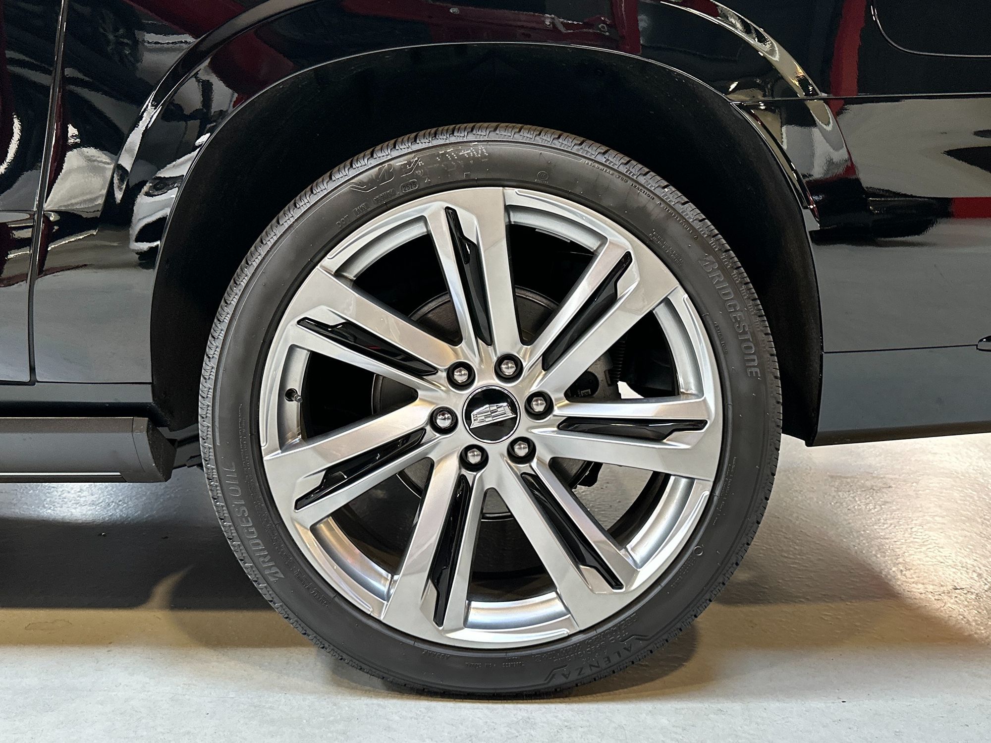 2025 Cadillac Escalade ESV Sport photo 3
