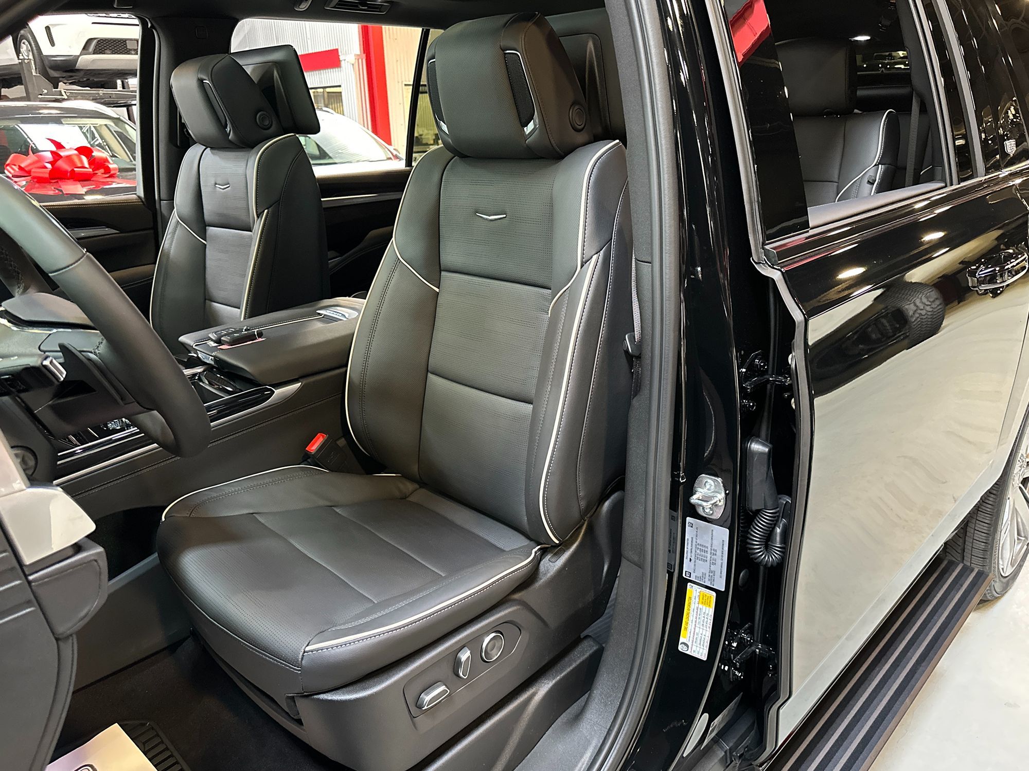 2025 Cadillac Escalade ESV Sport photo 14