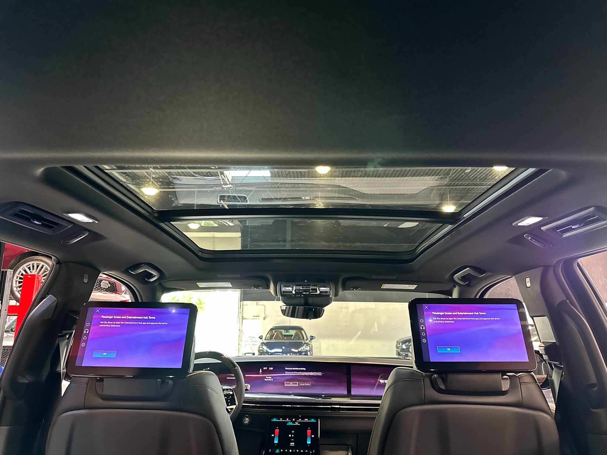 2025 Cadillac Escalade ESV Sport photo 28