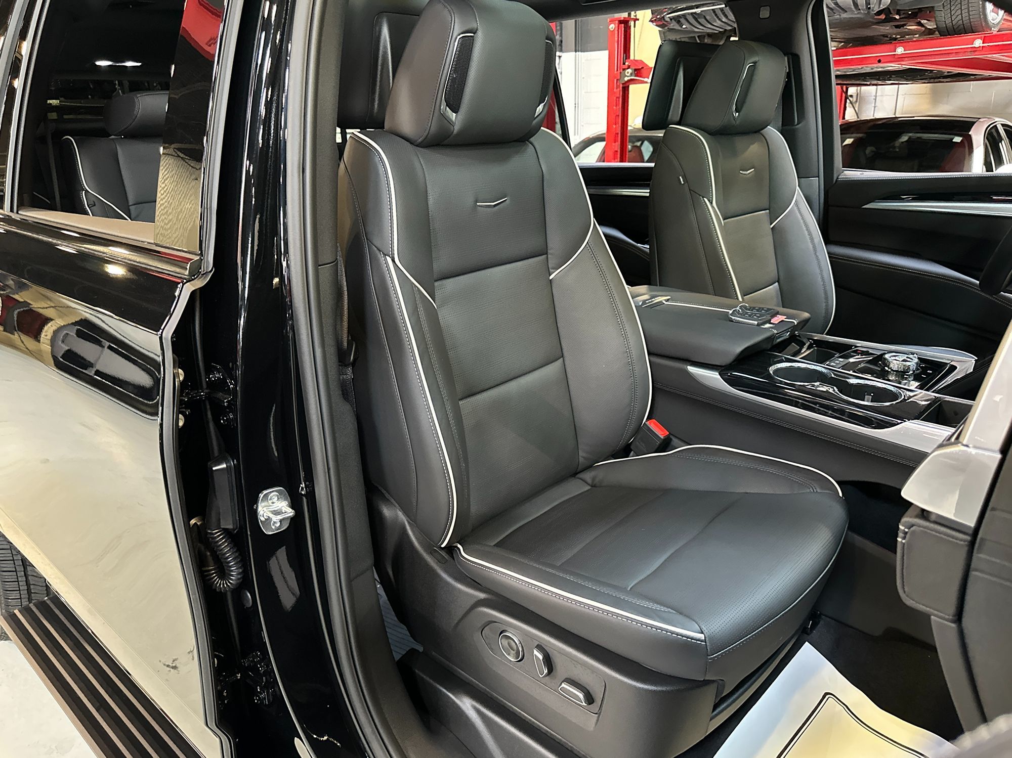 2025 Cadillac Escalade ESV Sport photo 27
