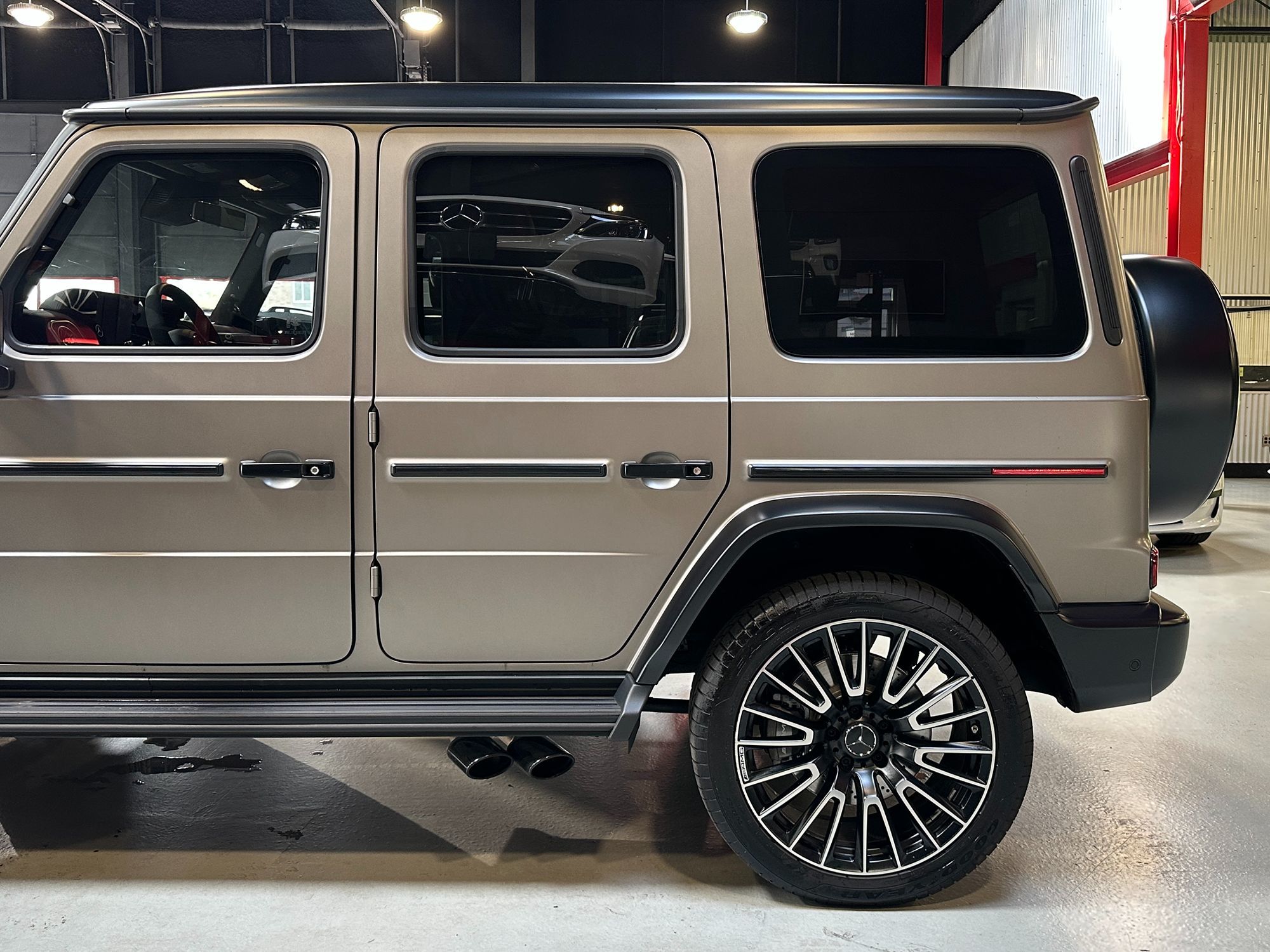 2025 Mercedes Benz G AMG 63 photo 2
