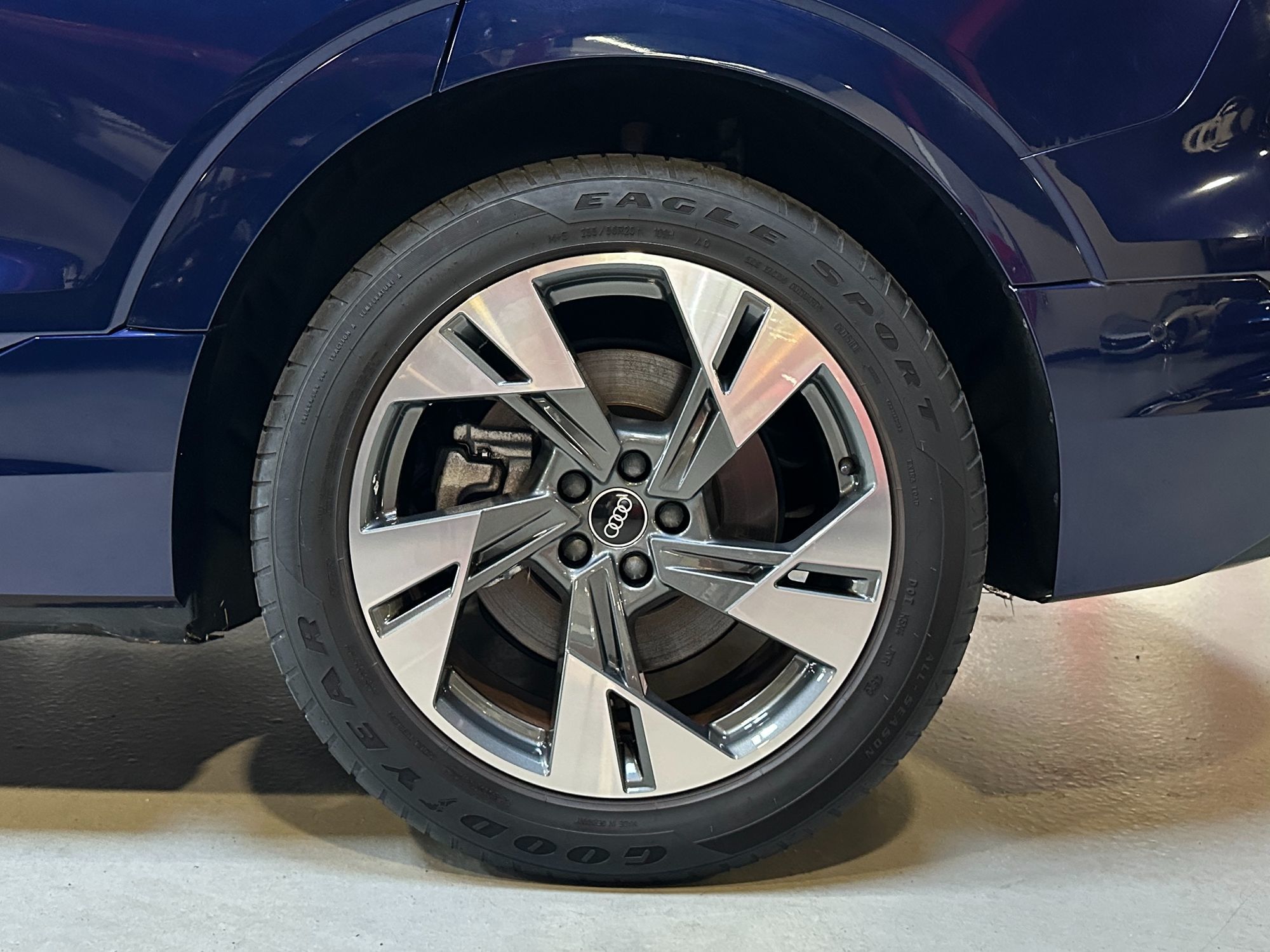 2021 Audi e-tron Premium photo 3