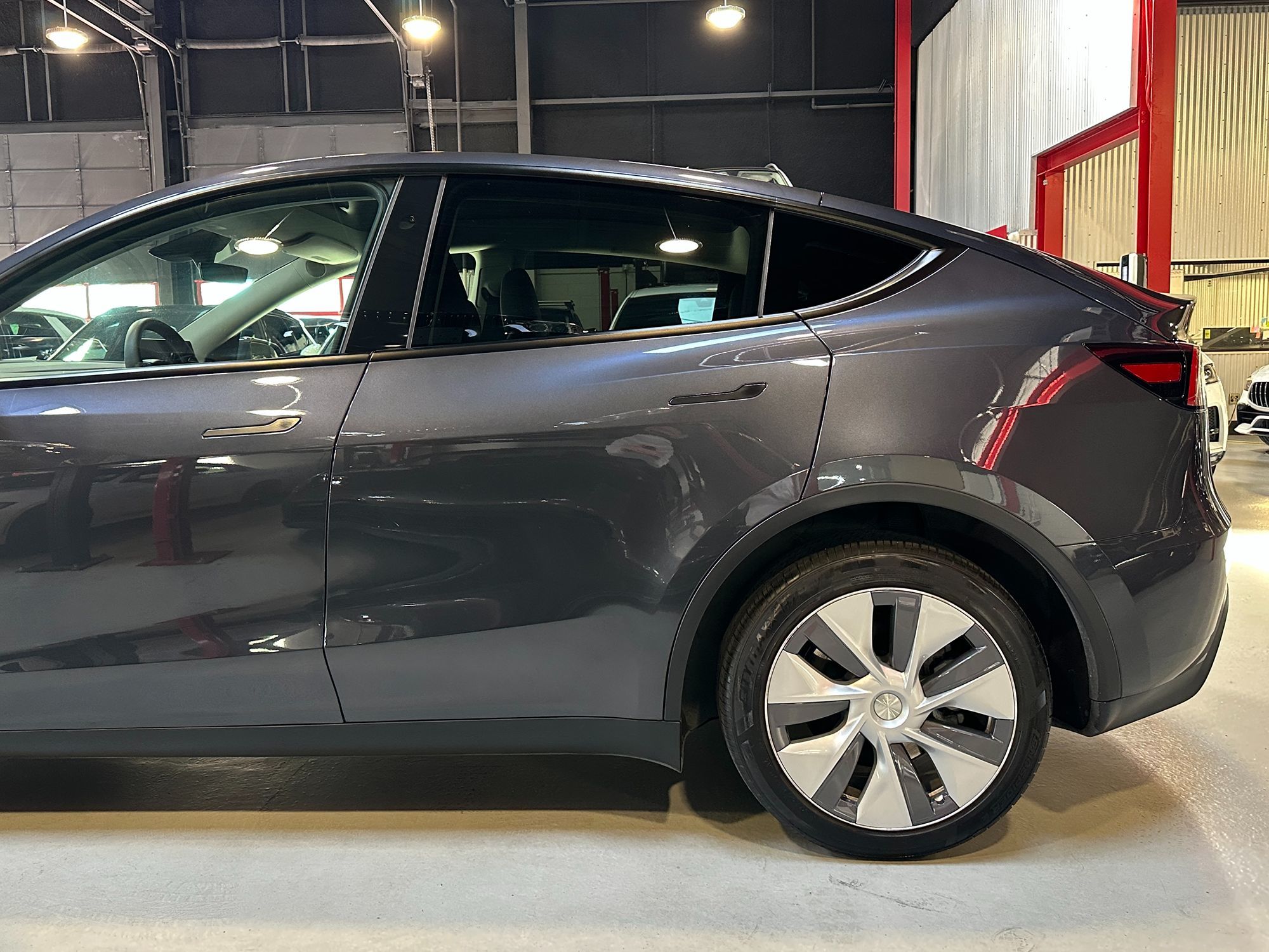 2024 Tesla Model Y Long Range photo 4
