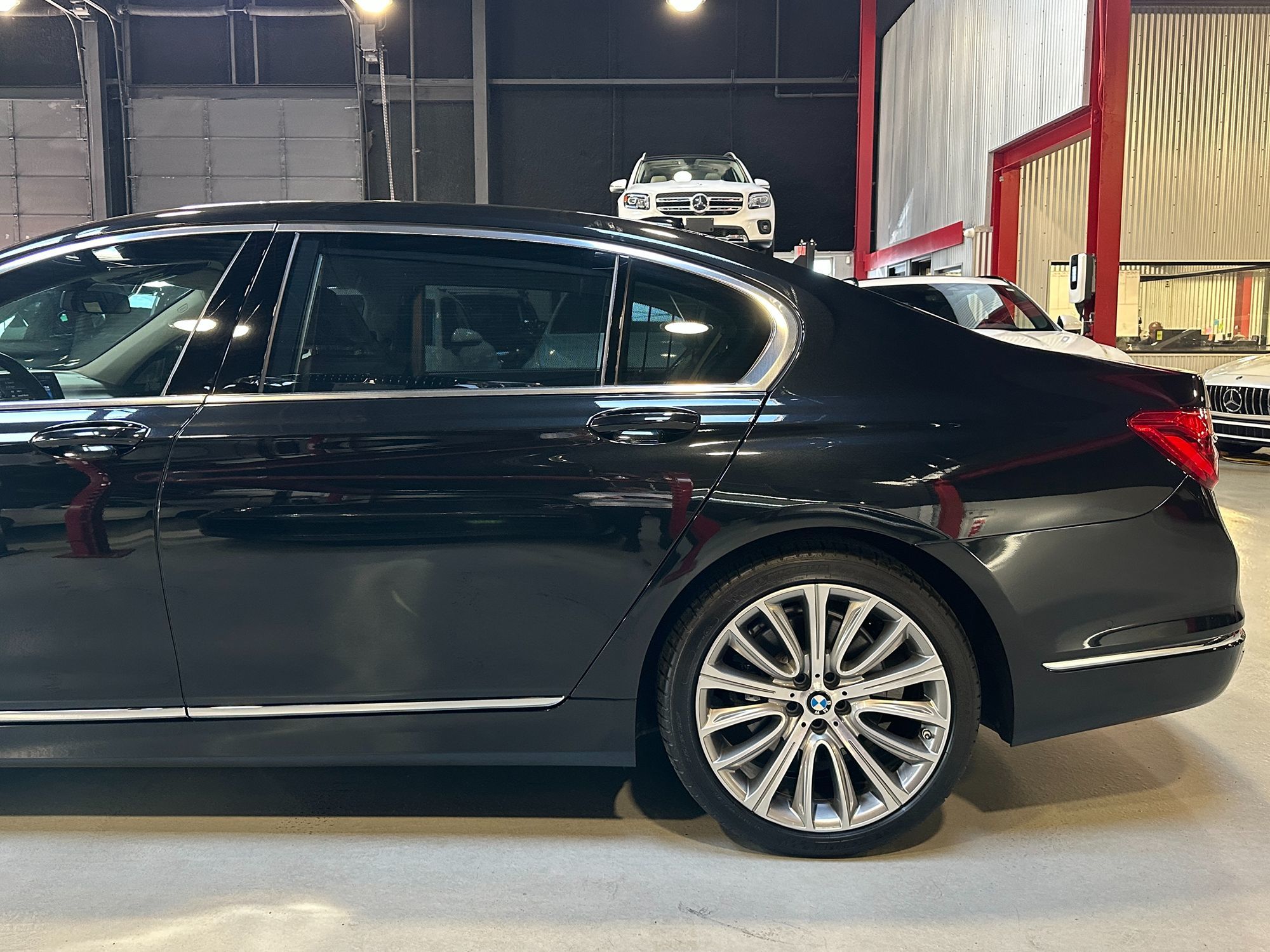 2016 Bmw 750i photo 2