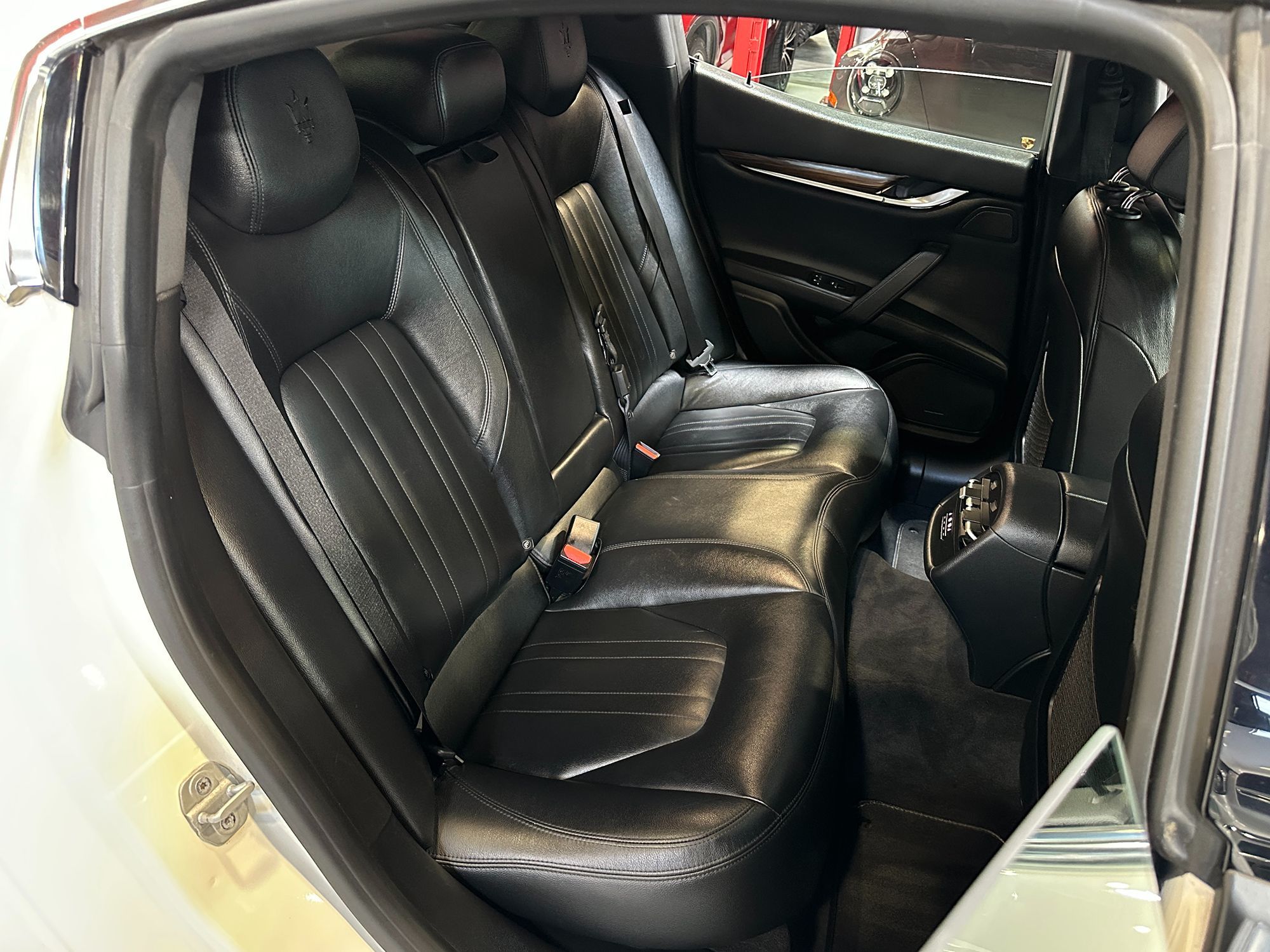 Photo 27 of this Maserati Ghibli