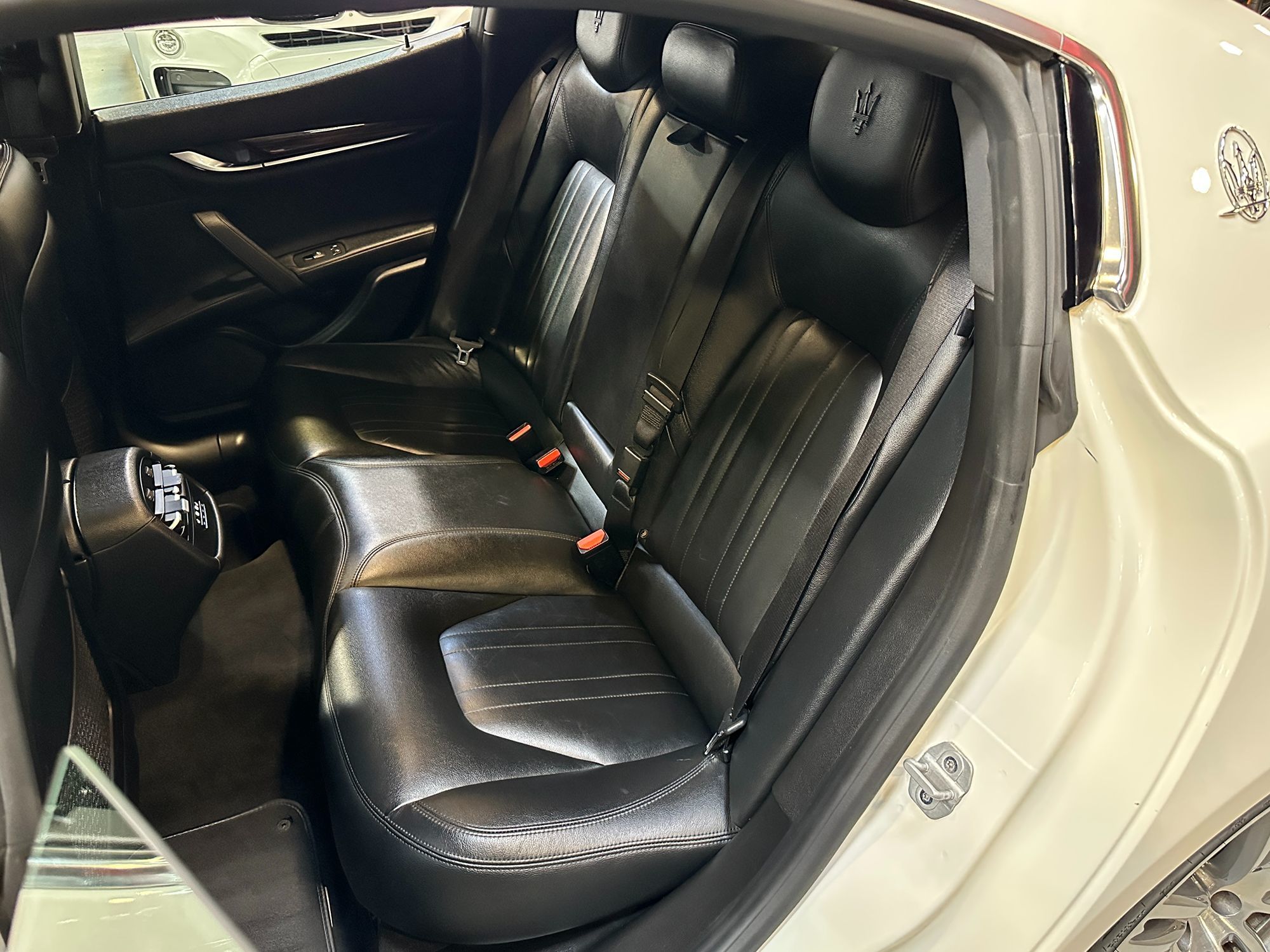Photo 26 of this Maserati Ghibli