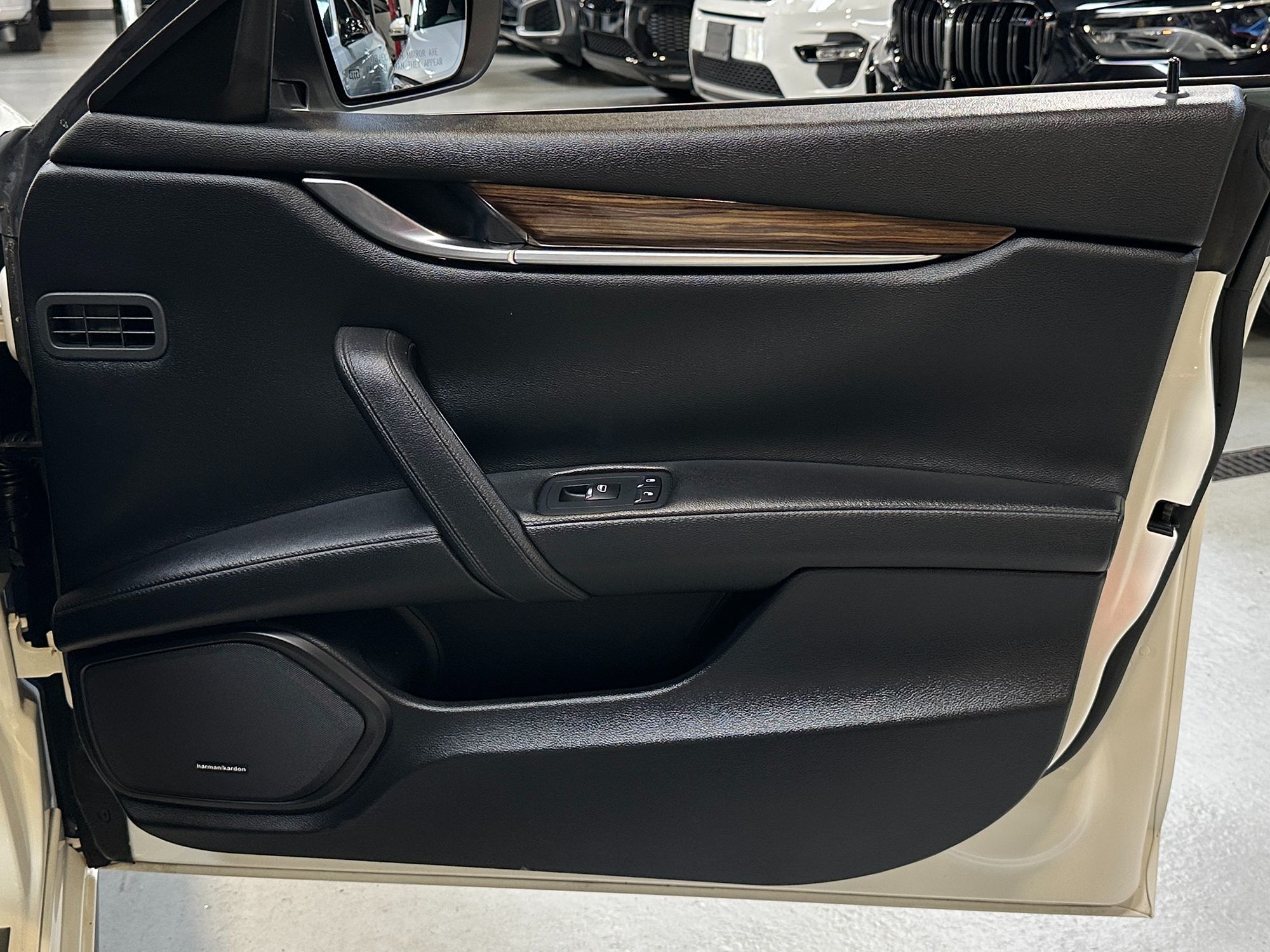 Photo 29 of this Maserati Ghibli