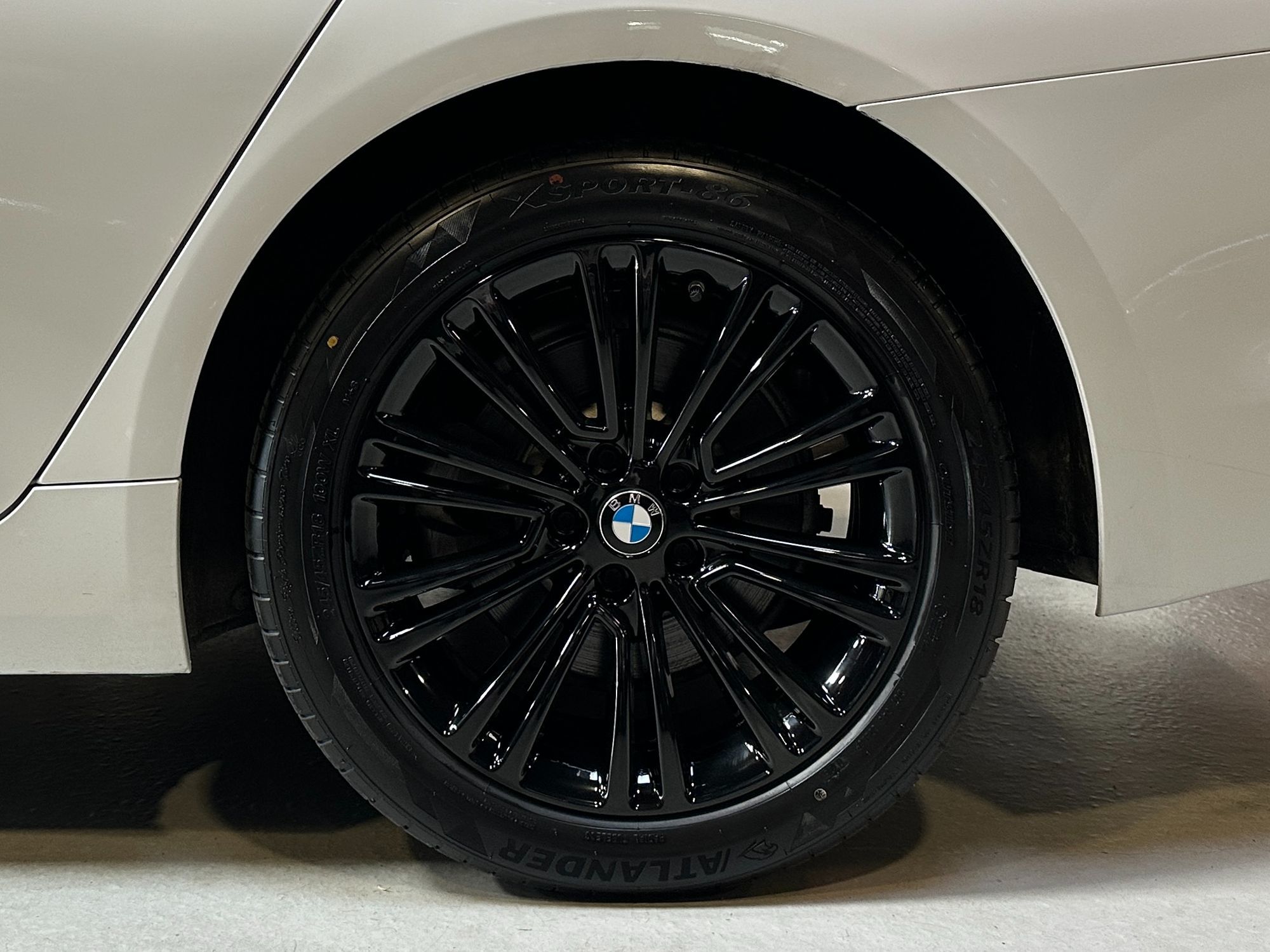 Photo 5 of this BMW 5 Series
