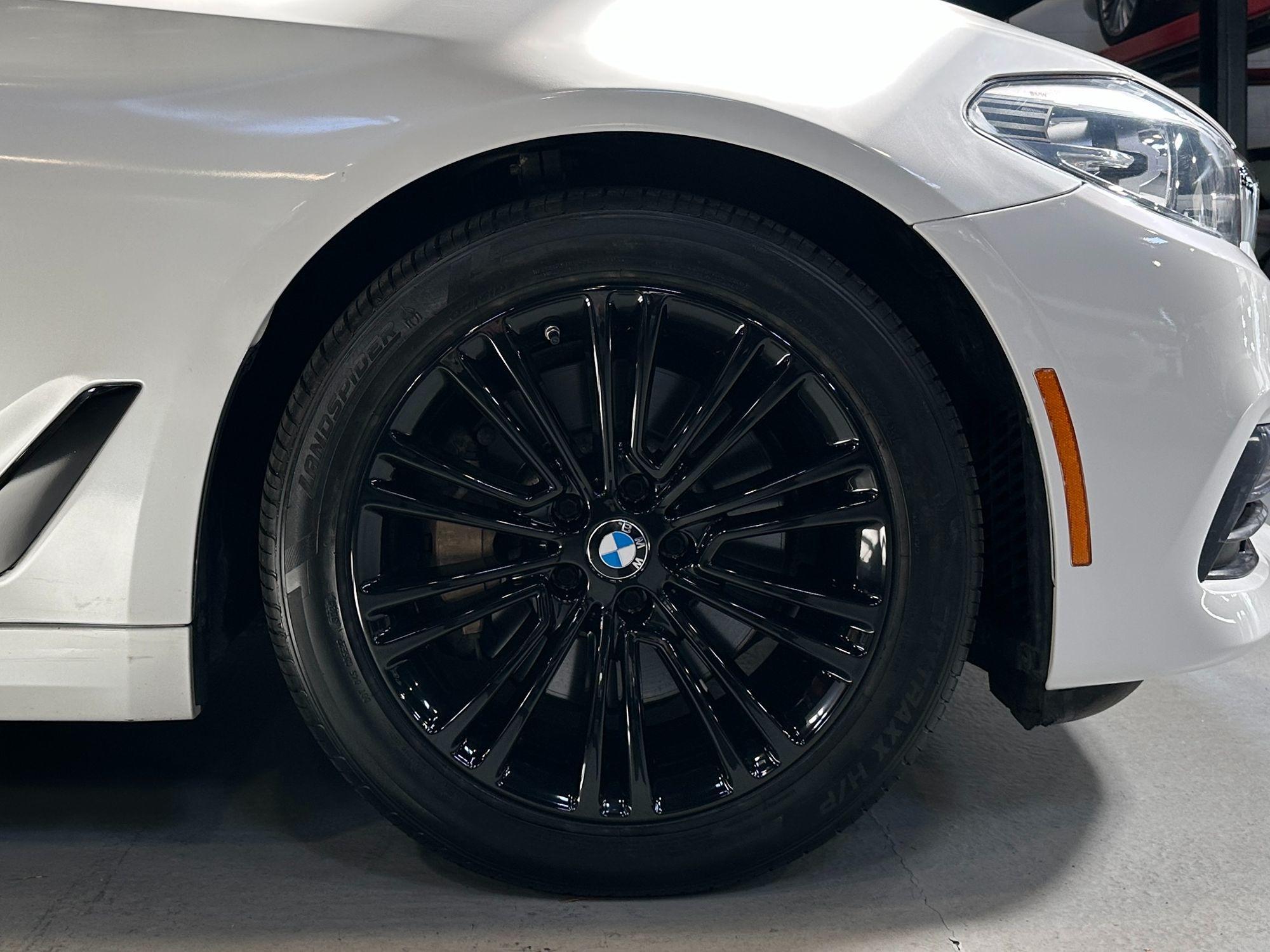 Photo 12 of this BMW 5 Series