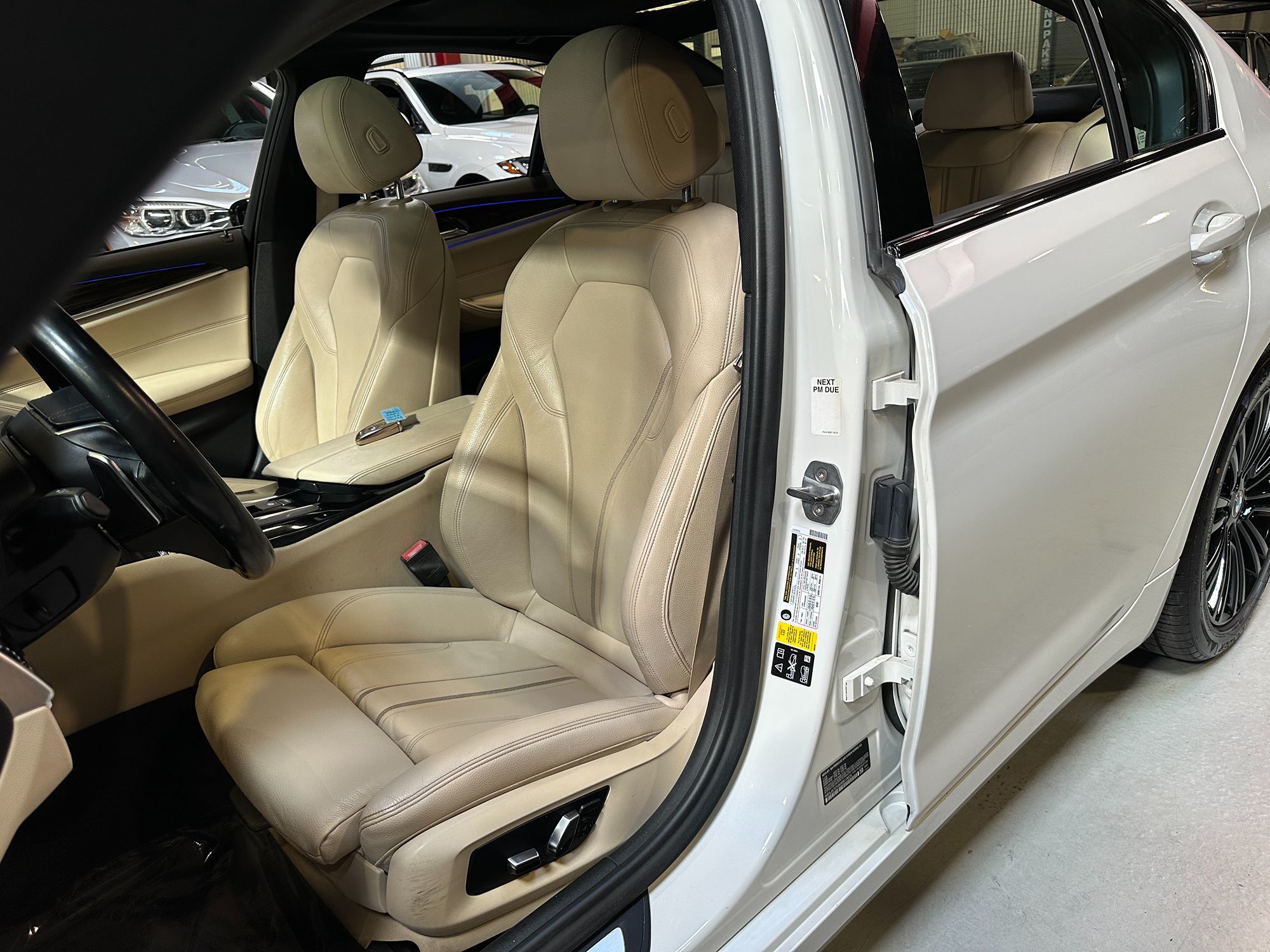 Photo 16 of this BMW 5 Series