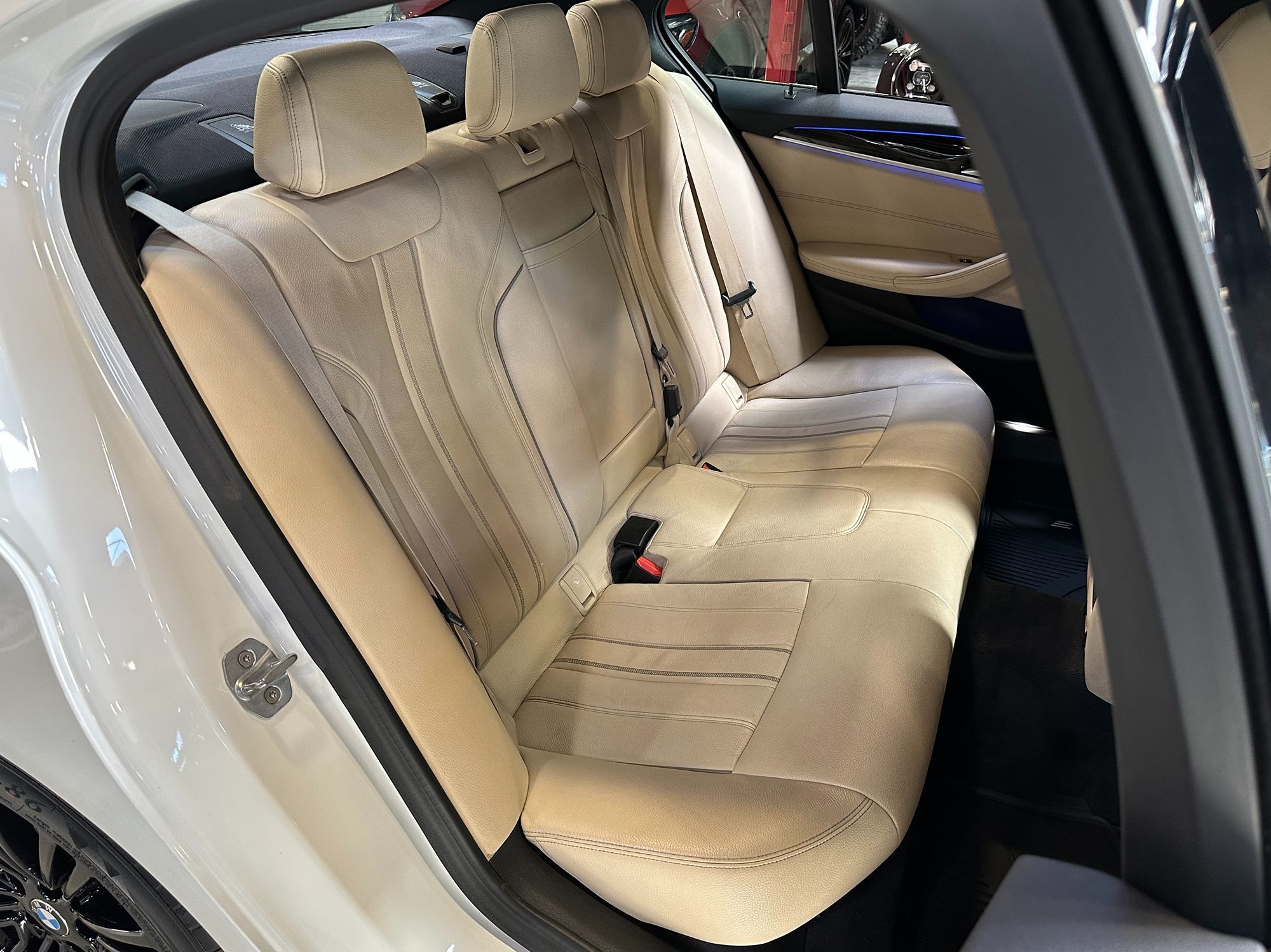 Photo 27 of this BMW 5 Series