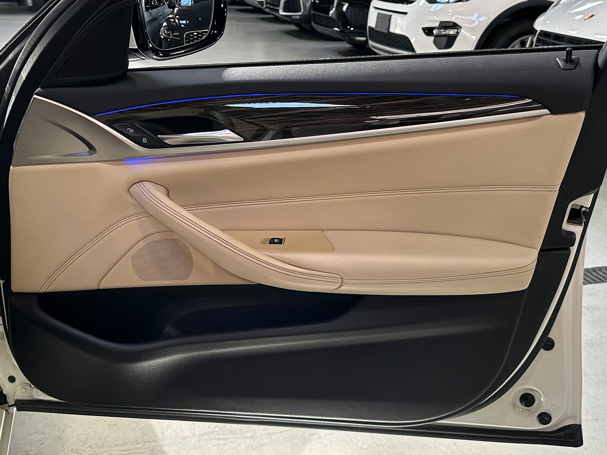Photo 29 of this BMW 5 Series