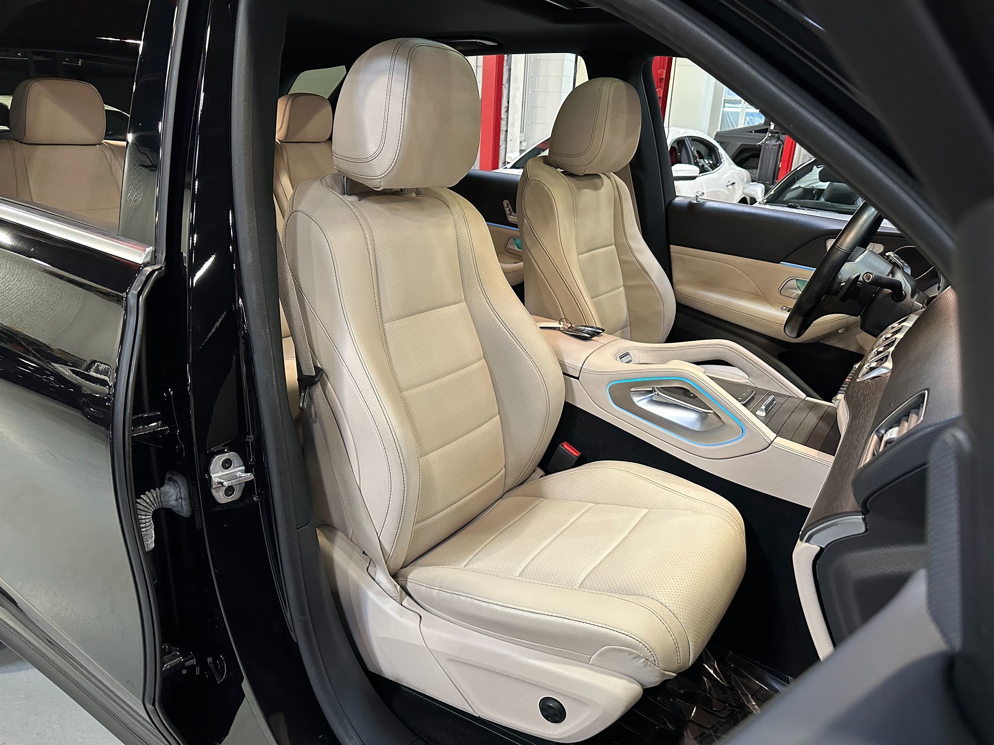 Photo 30 of this Mercedes-Benz GLE 350