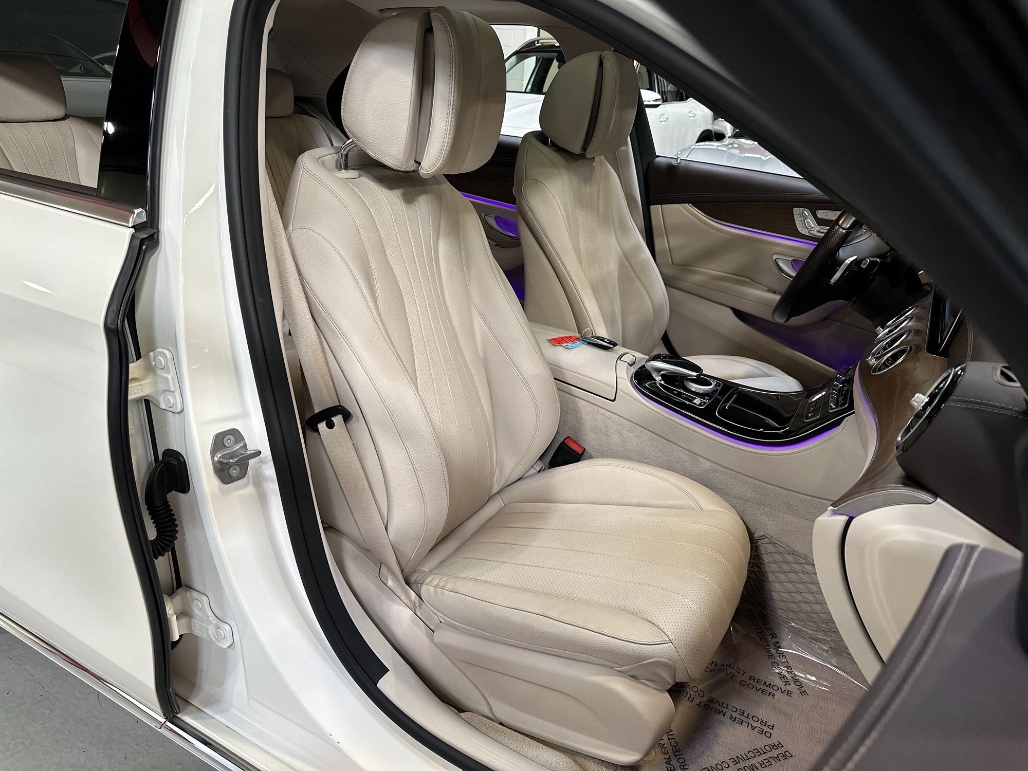 Photo 29 of this Mercedes-Benz E 300