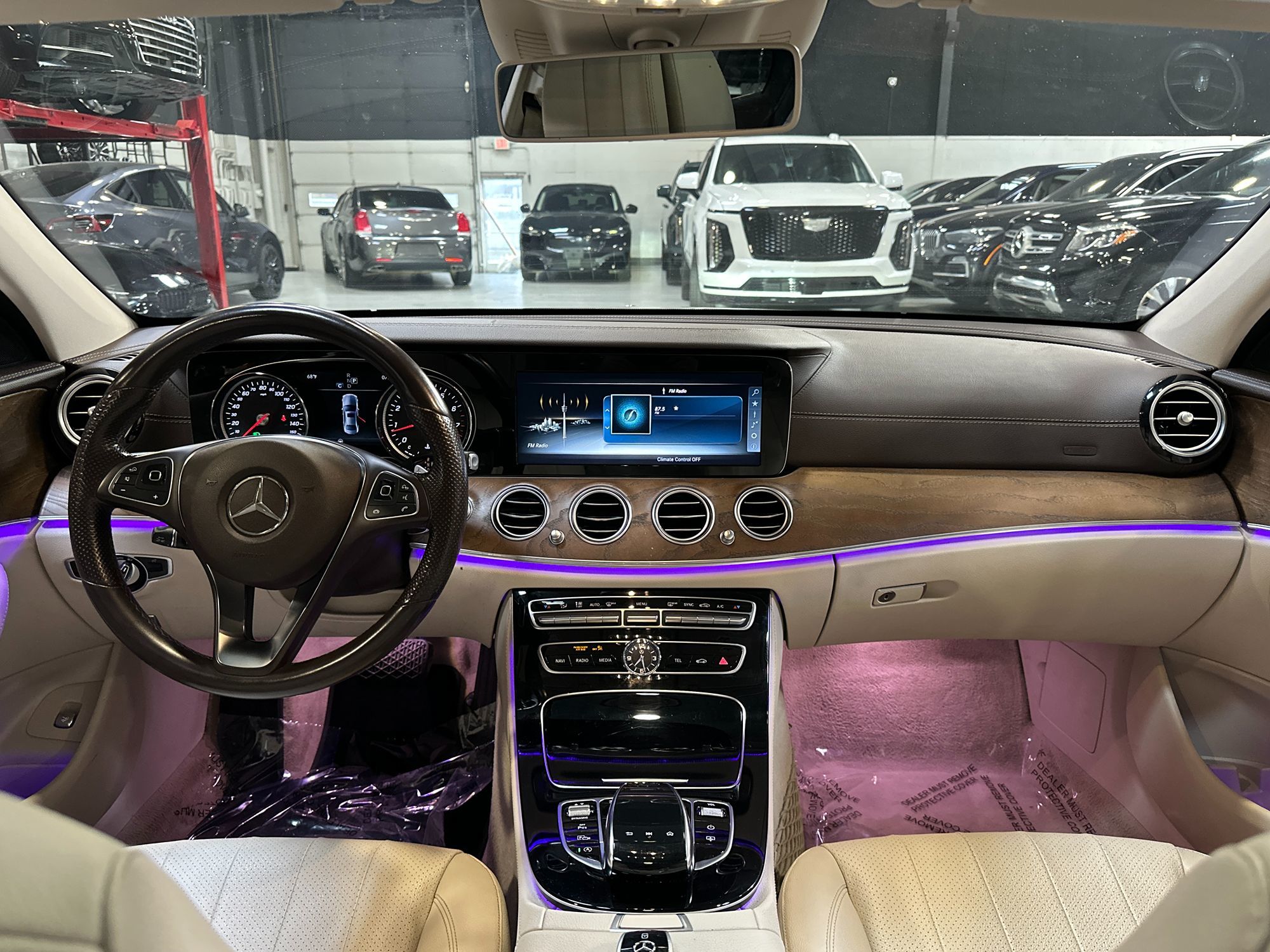 Photo 23 of this Mercedes-Benz E 300