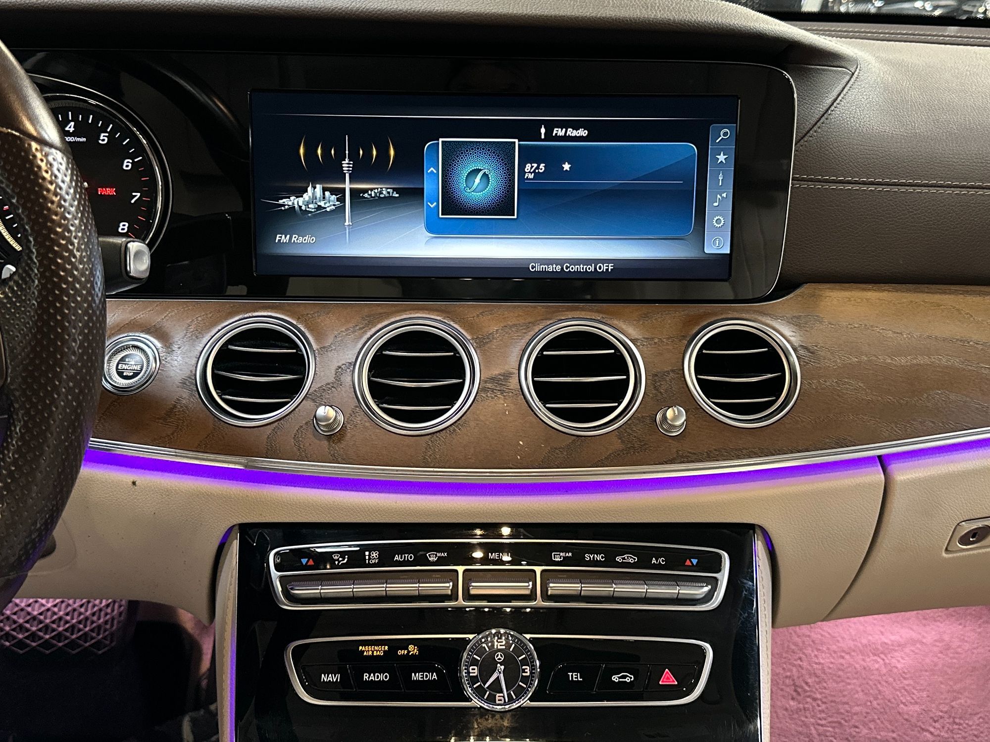 Photo 21 of this Mercedes-Benz E 300