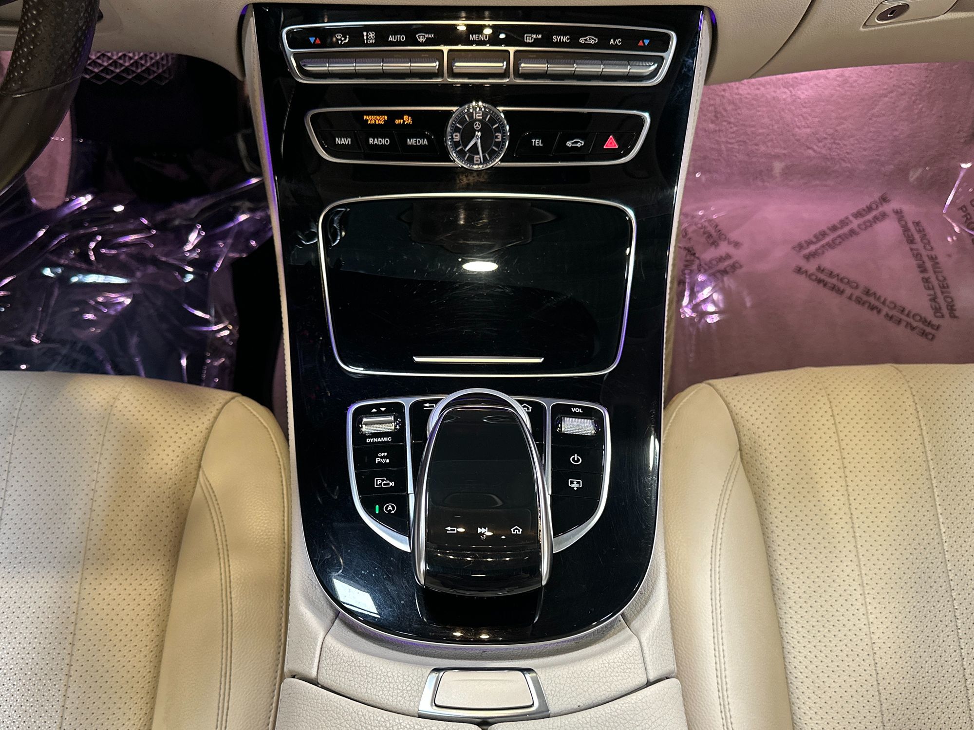 Photo 22 of this Mercedes-Benz E 300