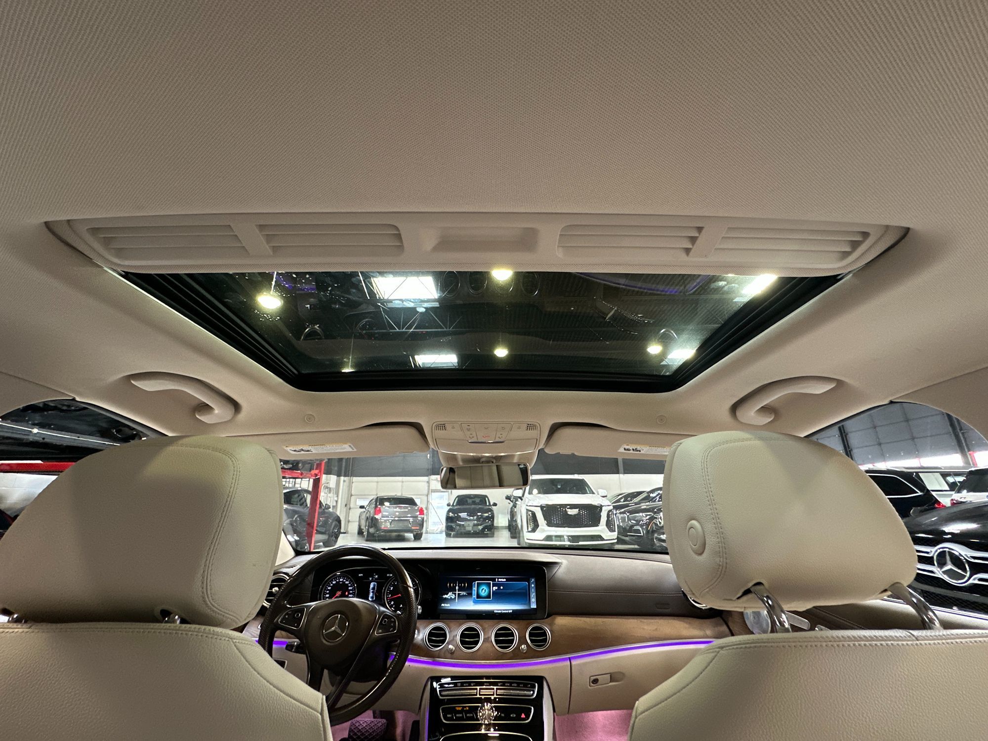 Photo 31 of this Mercedes-Benz E 300