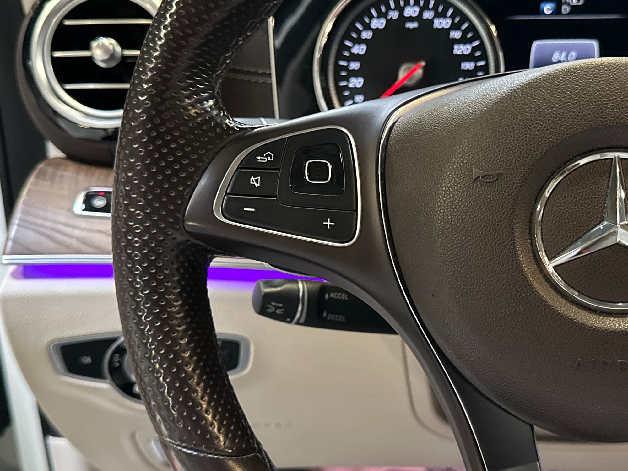 Photo 19 of this Mercedes-Benz E 300